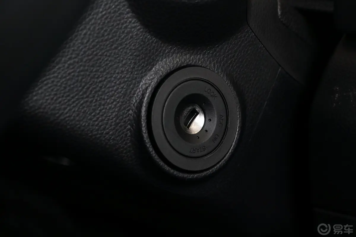 传祺GS5235T 手动 舒适版钥匙孔或一键启动按键