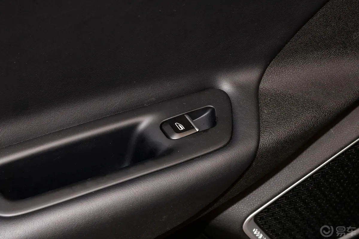 帝豪GS运动版 1.4T 手动 领尚版后车窗调节