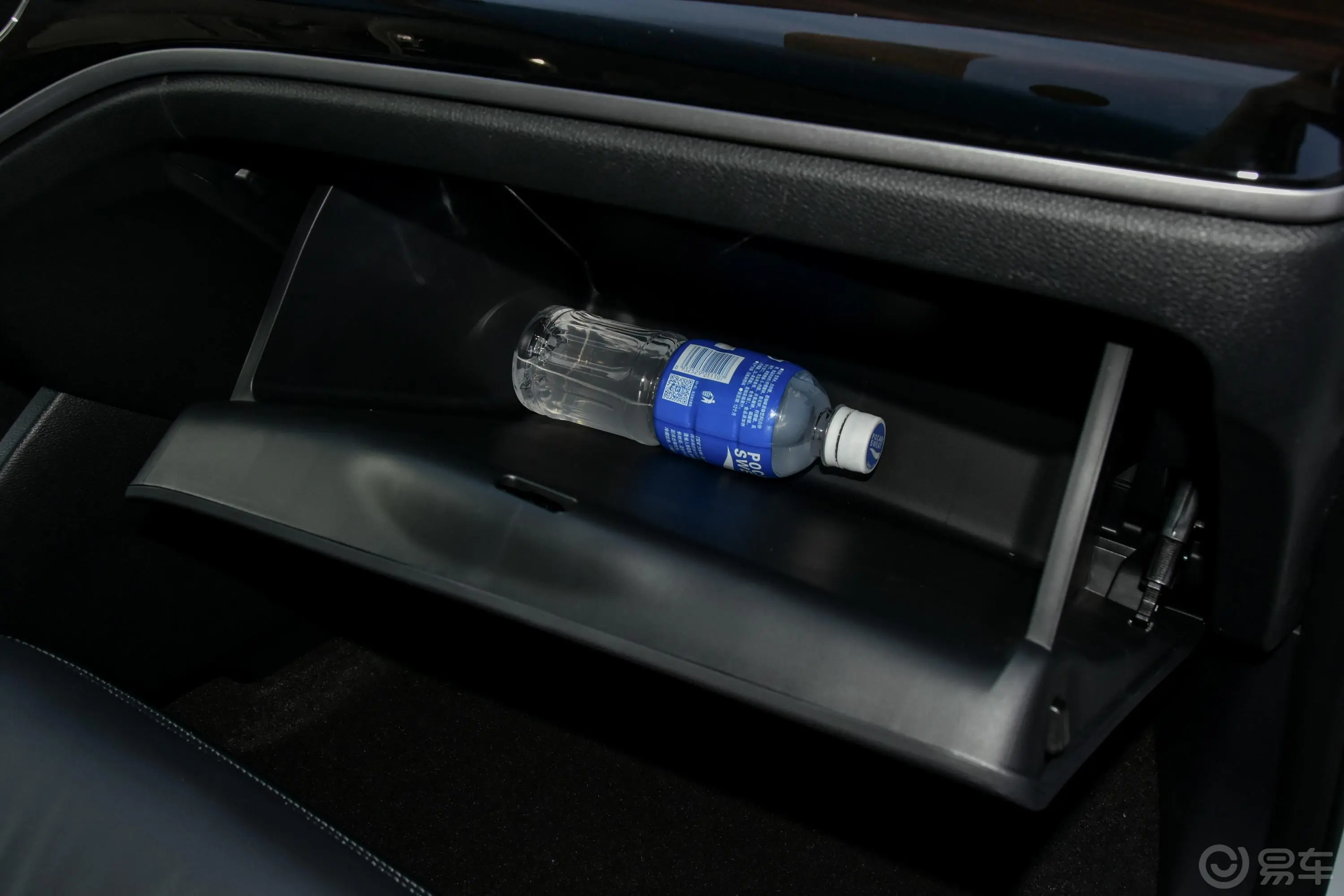 奥德赛2.4L CVT 智享福祉版手套箱空间水瓶横置