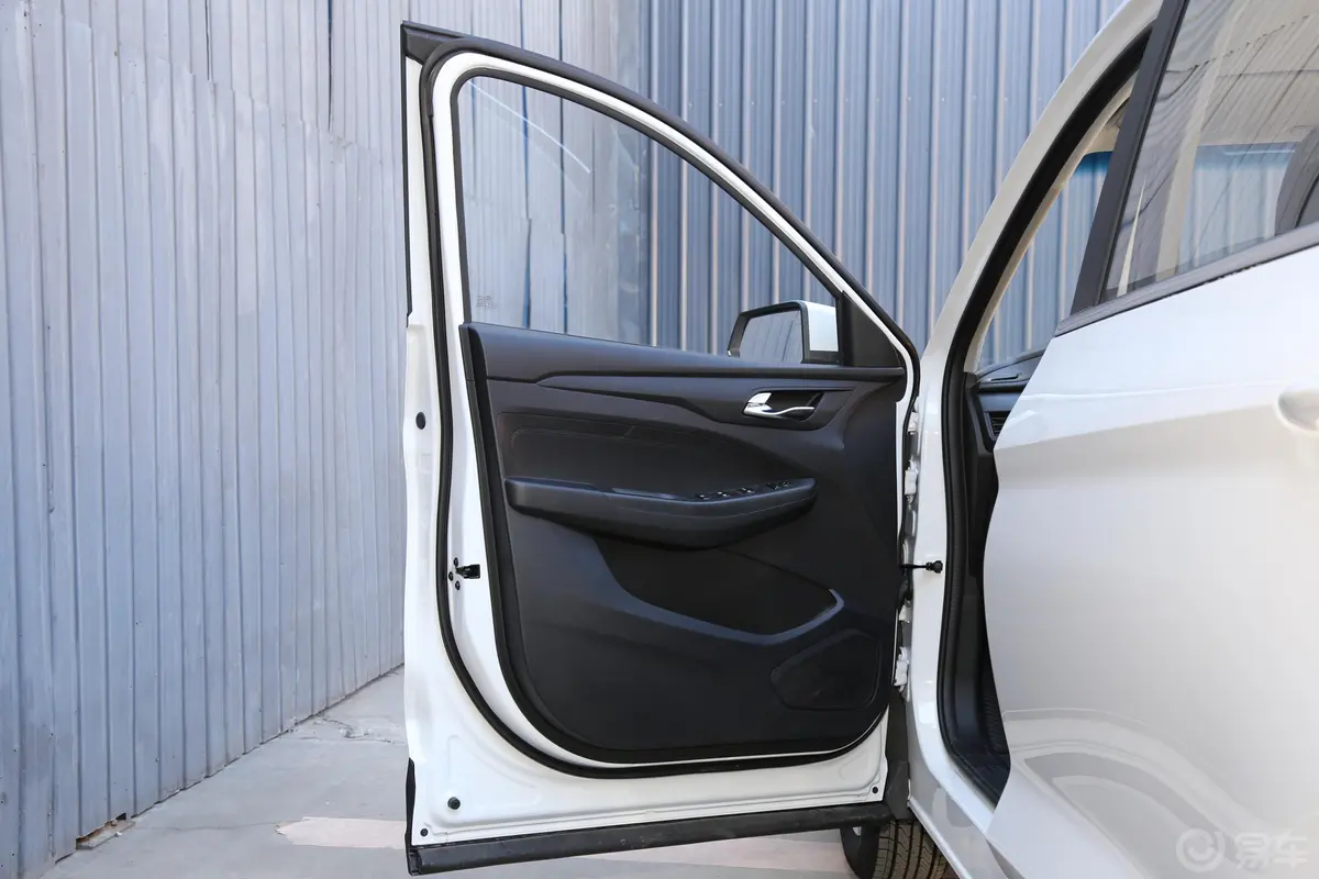 五菱宏光S3自动离合版 1.5L 手动 舒适型 国V驾驶员侧前车门