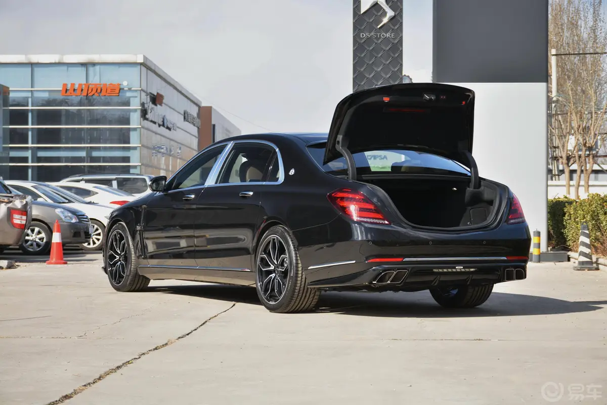 Lorinser MAYBACH S级S650后备厢开启45度侧拍