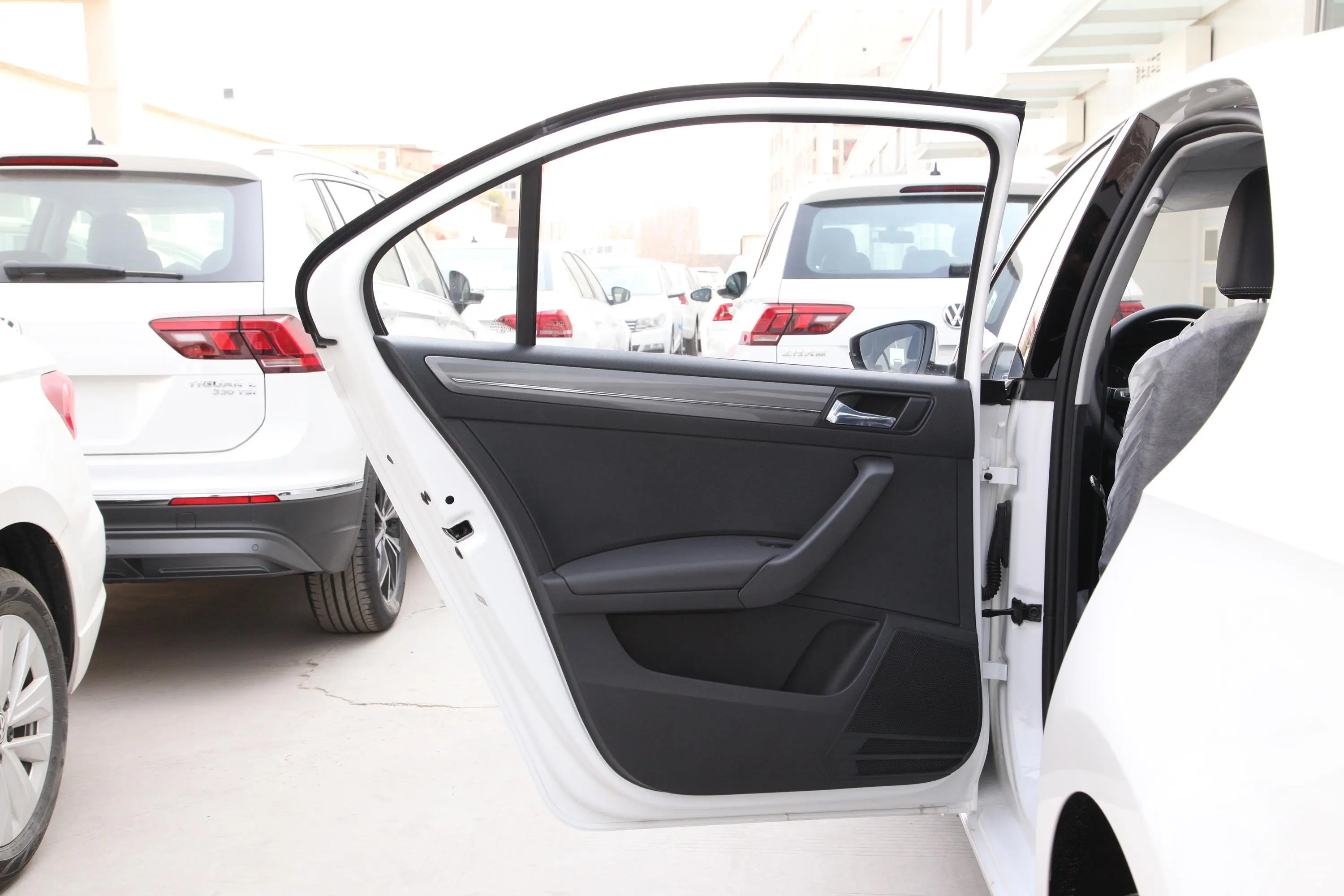 桑塔纳1.5L 自动 舒适版驾驶员侧后车门