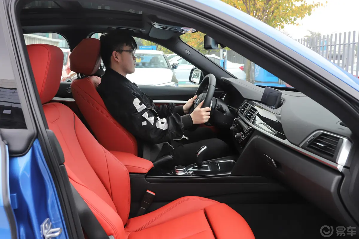宝马3系GT330i xDrive M运动版前排空间体验