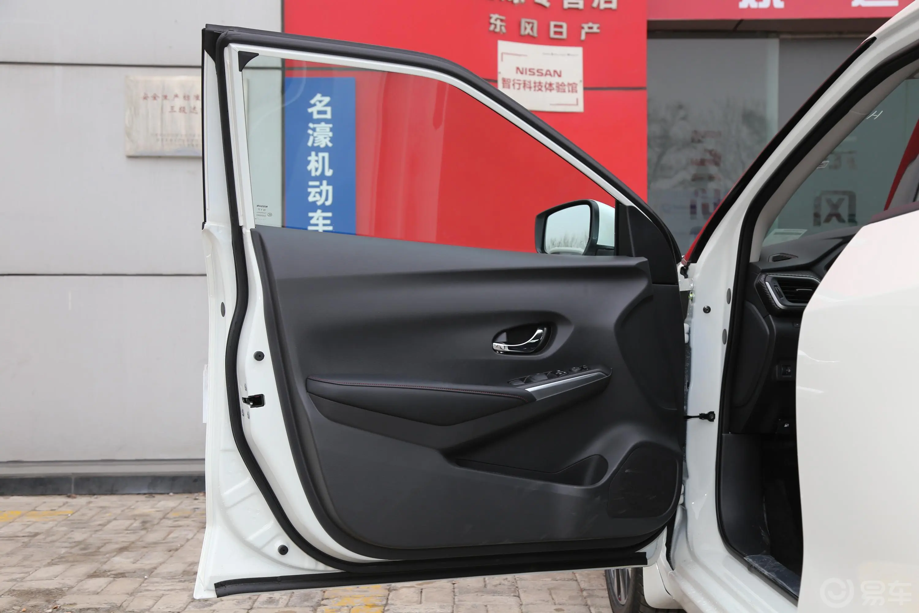 蓝鸟1.6L CVT 智联智酷版驾驶员侧前车门