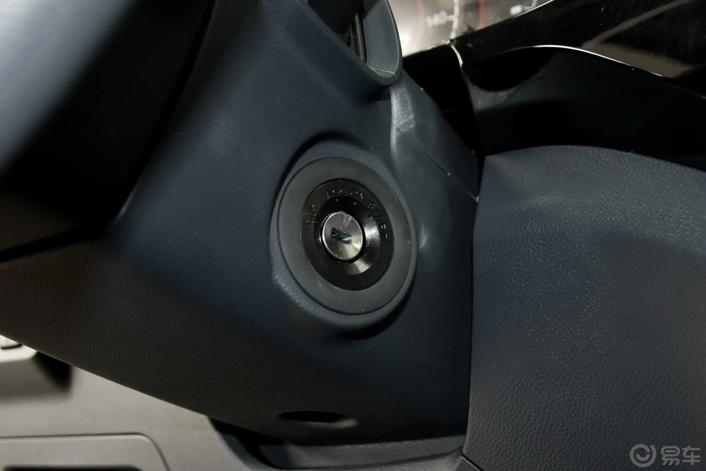 大通EV30短轴 智联版 上汽时代电池 35kWh钥匙孔或一键启动按键