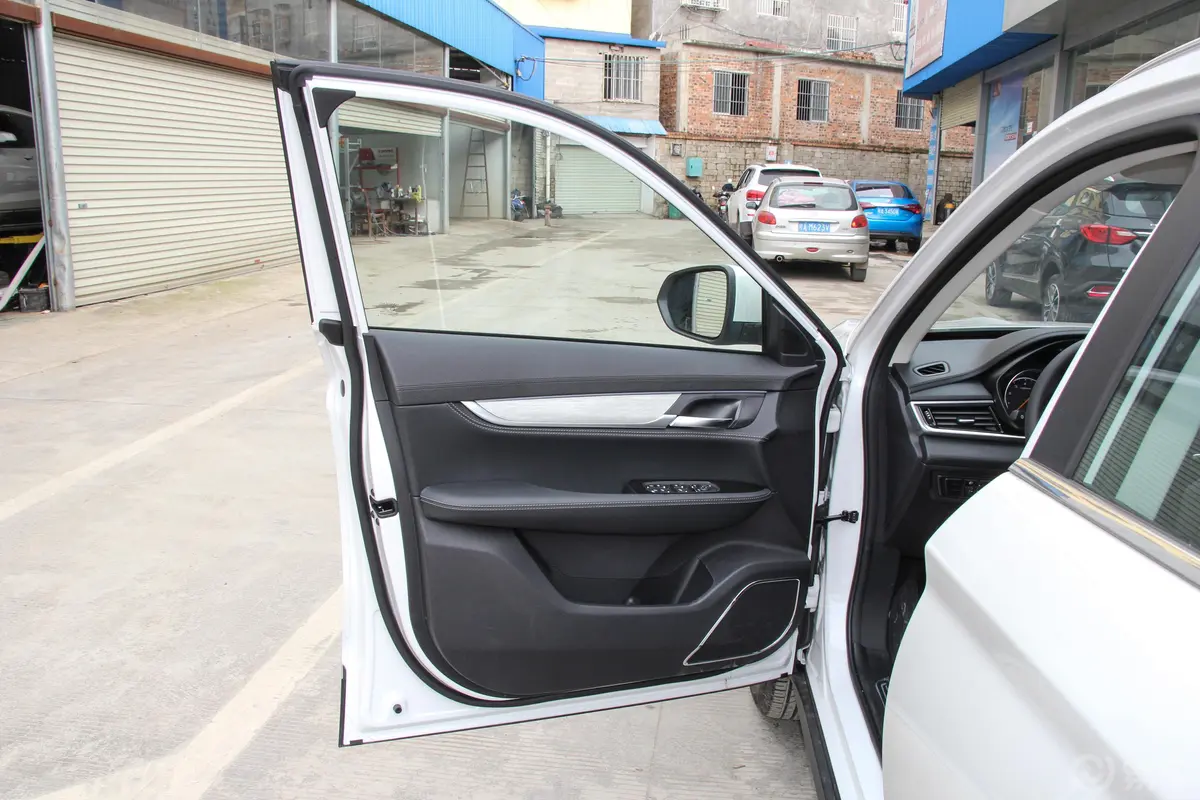 汉腾X51.5L 手动 舒适版 国V驾驶员侧前车门
