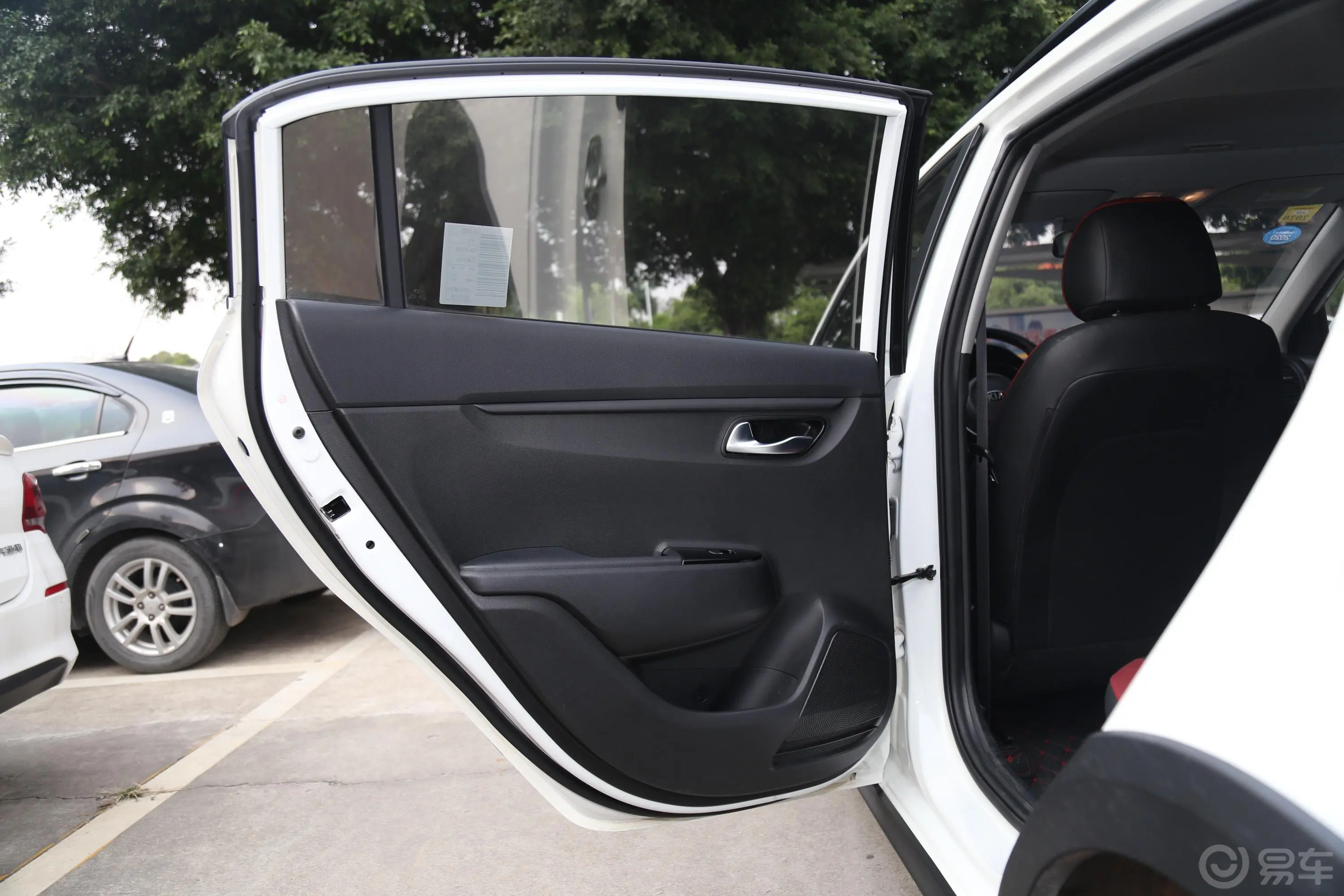 KX CROSS1.6L 手自一体 灵动天窗版驾驶员侧后车门