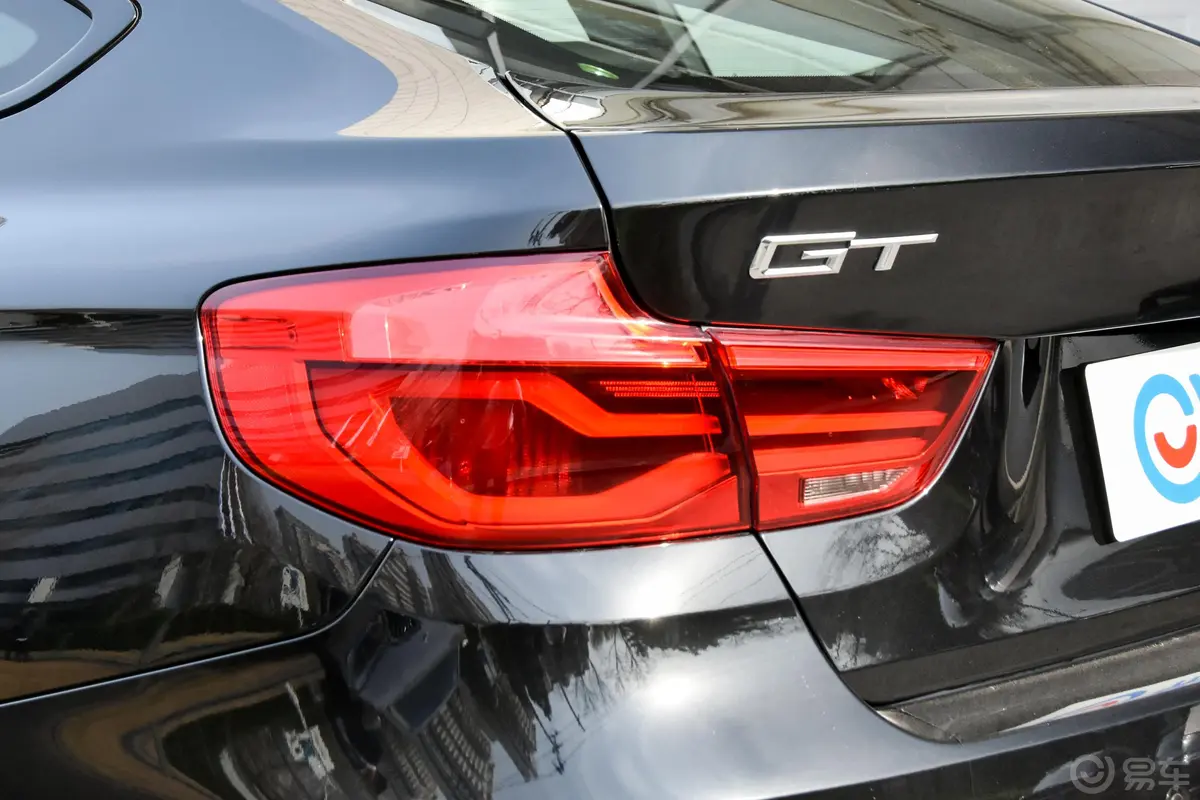 宝马3系GT320i M运动版外观