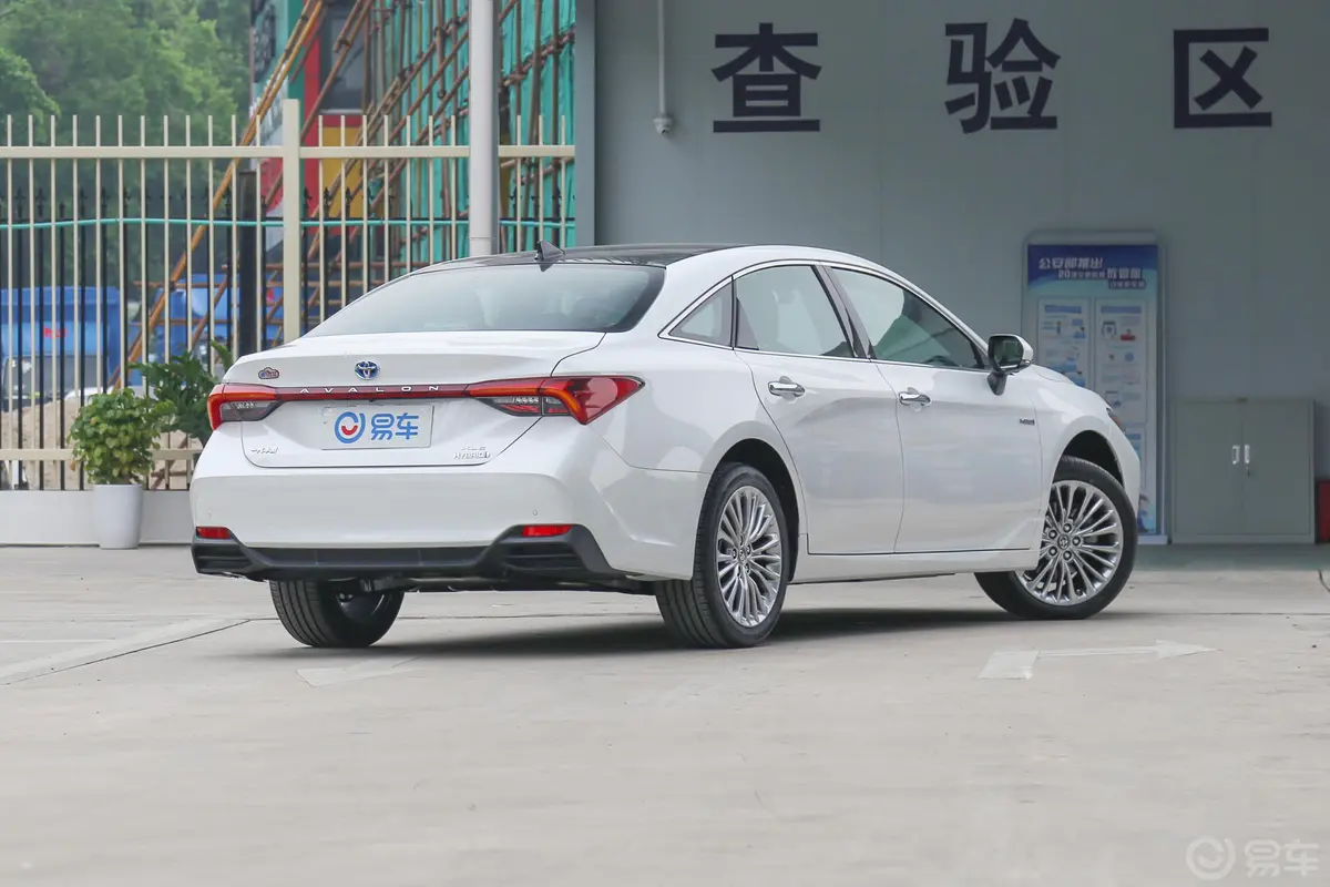 亚洲龙双擎 2.5L E-CVT XLE尊贵版 国V侧后45度车头向右水平