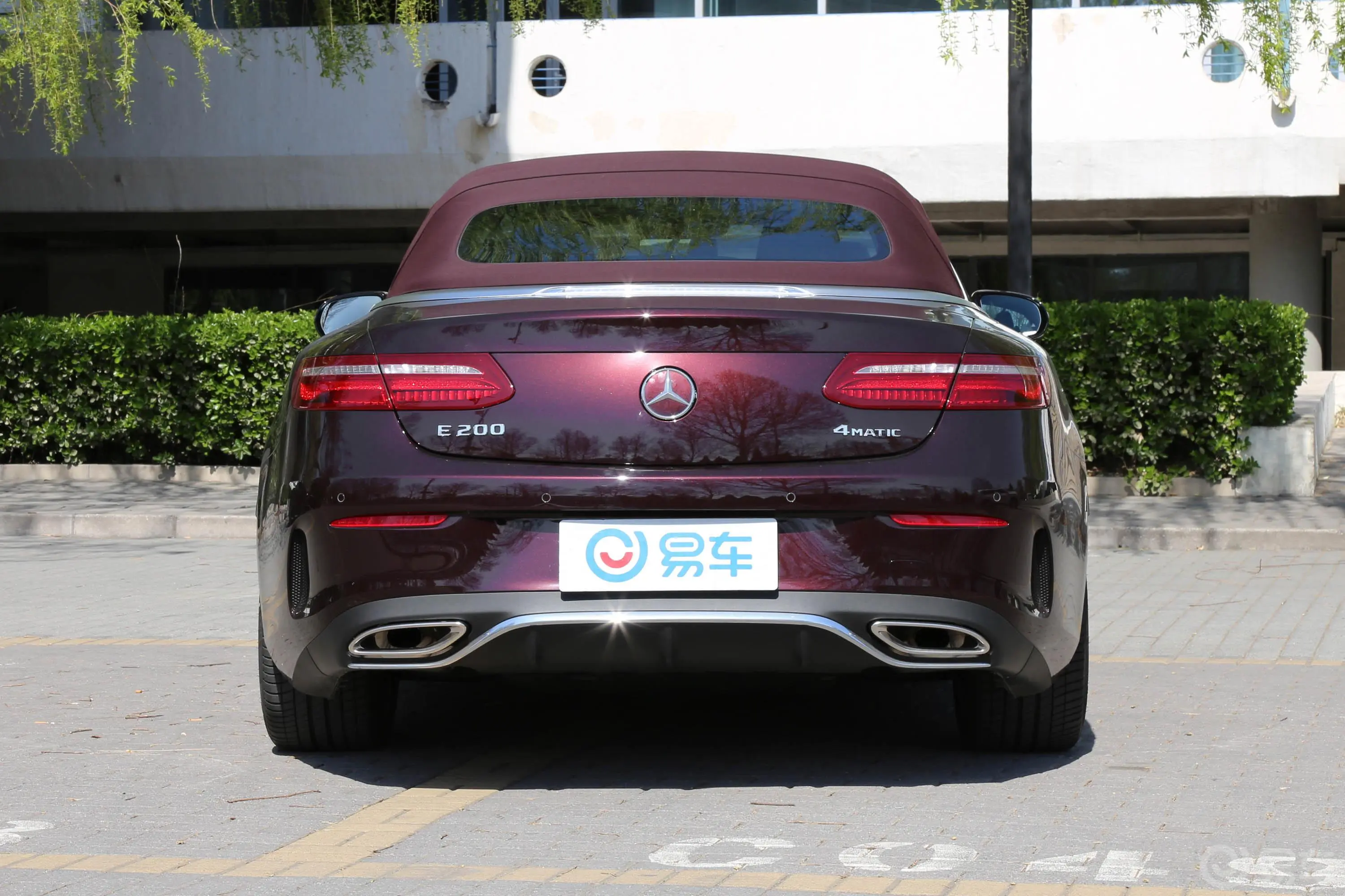 奔驰E级(进口)E 200 4MATIC 敞篷轿跑车正后水平