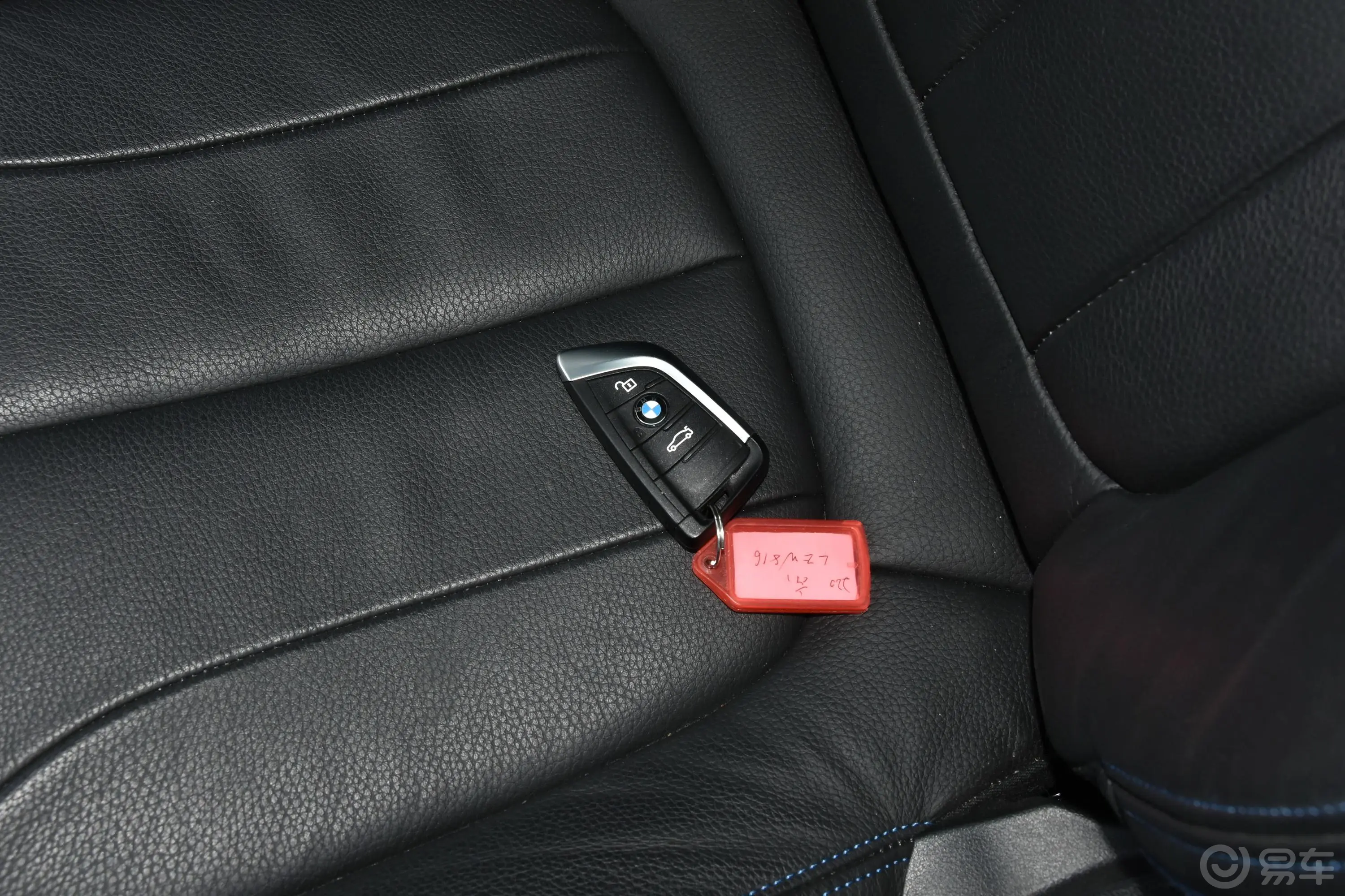 宝马2系多功能旅行车220i 尊享版运动套装钥匙正面