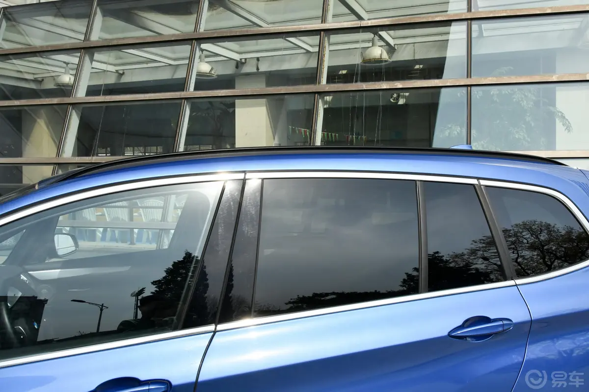 宝马2系多功能旅行车220i 尊享版运动套装外观