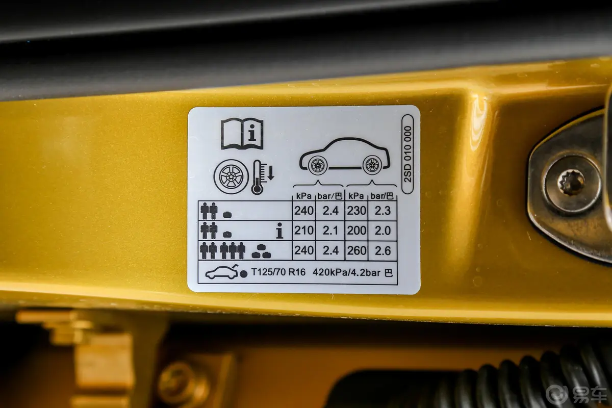 PoloPlus 1.5L 手自一体 Beats潮酷版胎压信息铭牌