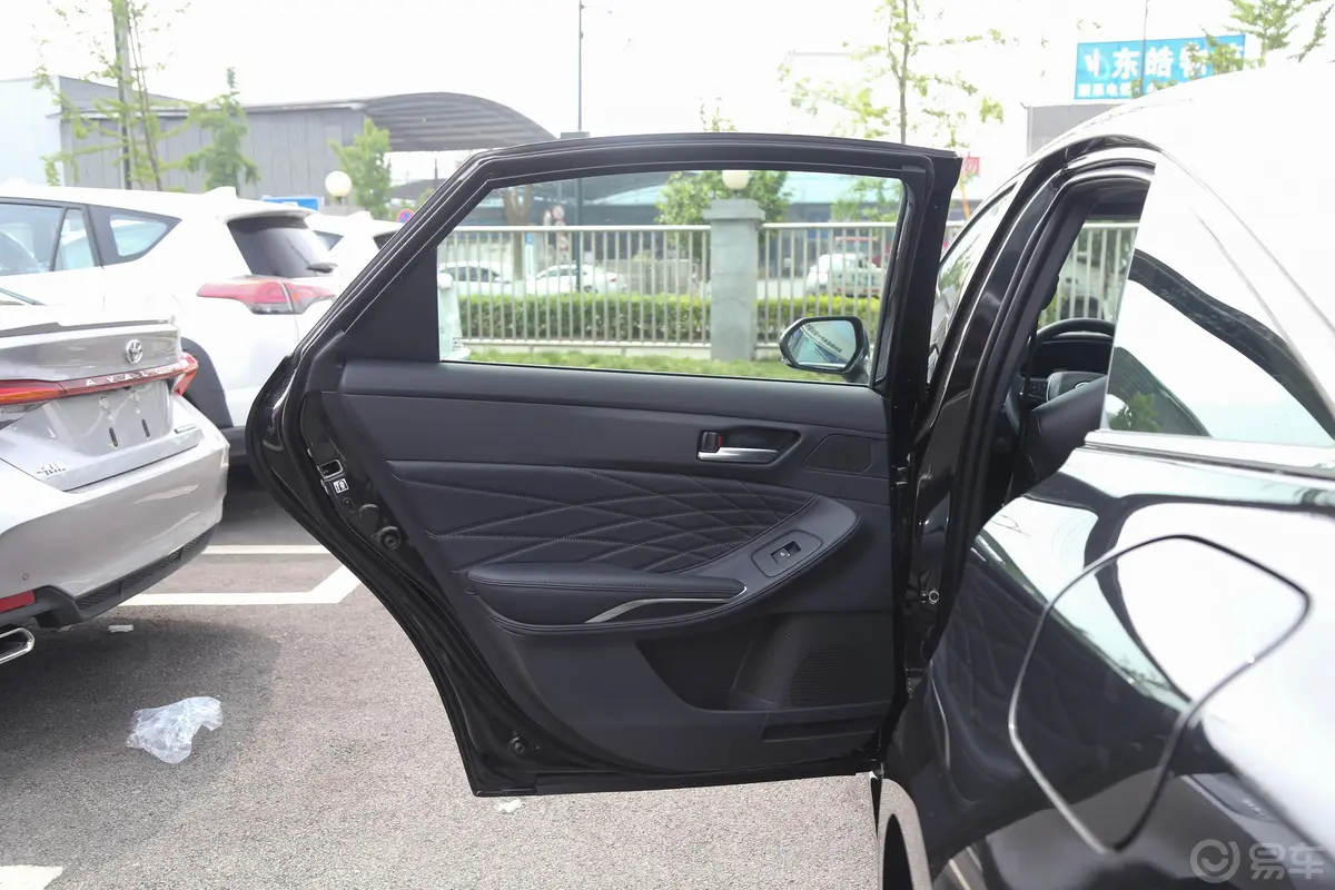 亚洲龙2.5L 手自一体 Touring尊贵版 国V驾驶员侧后车门