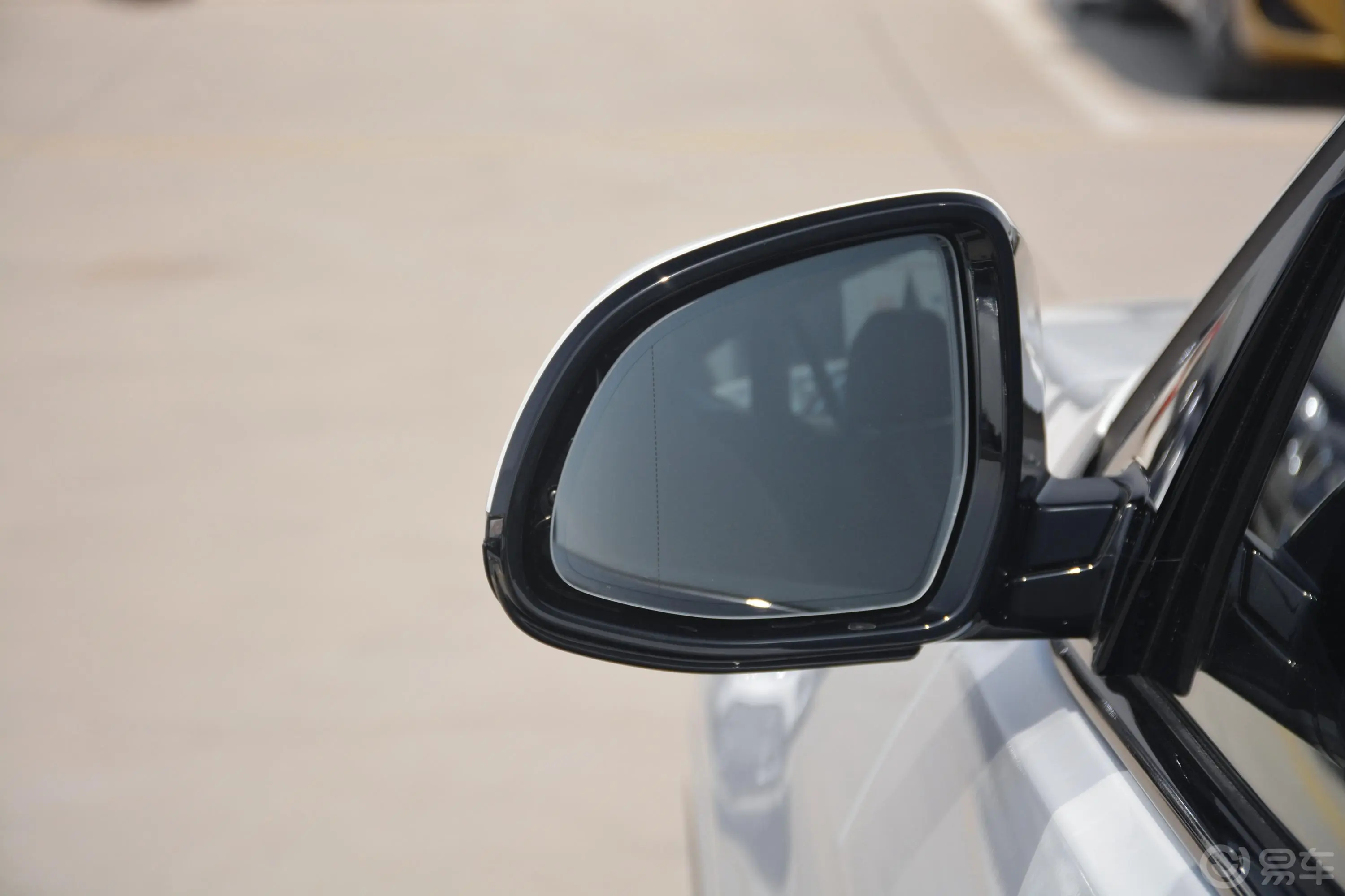 宝马X6xDrive35i 尊享版M运动套装后视镜镜面