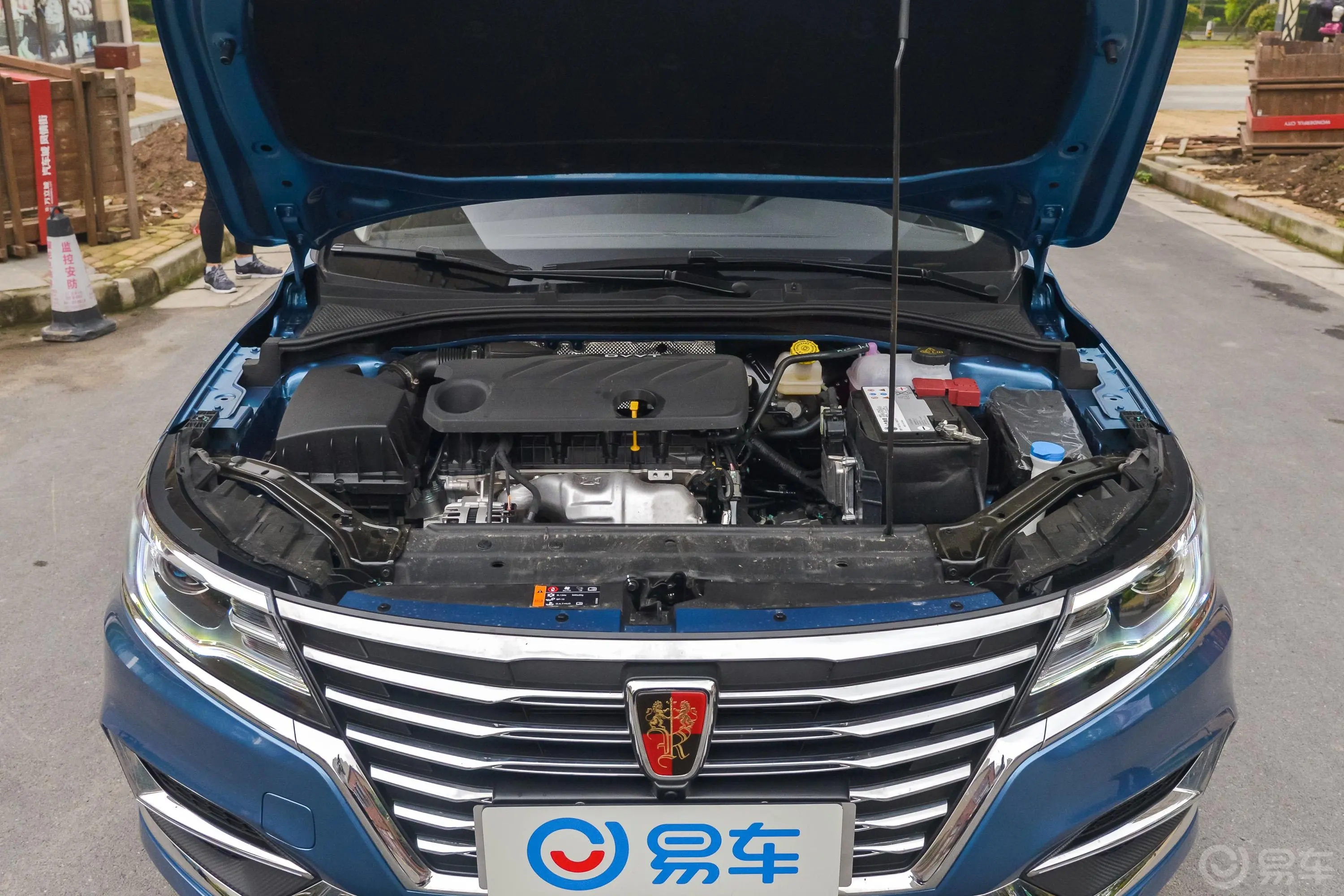 荣威i6PLUS 1.6L CVT 4G互联至尊大赞版 国V发动机舱整体