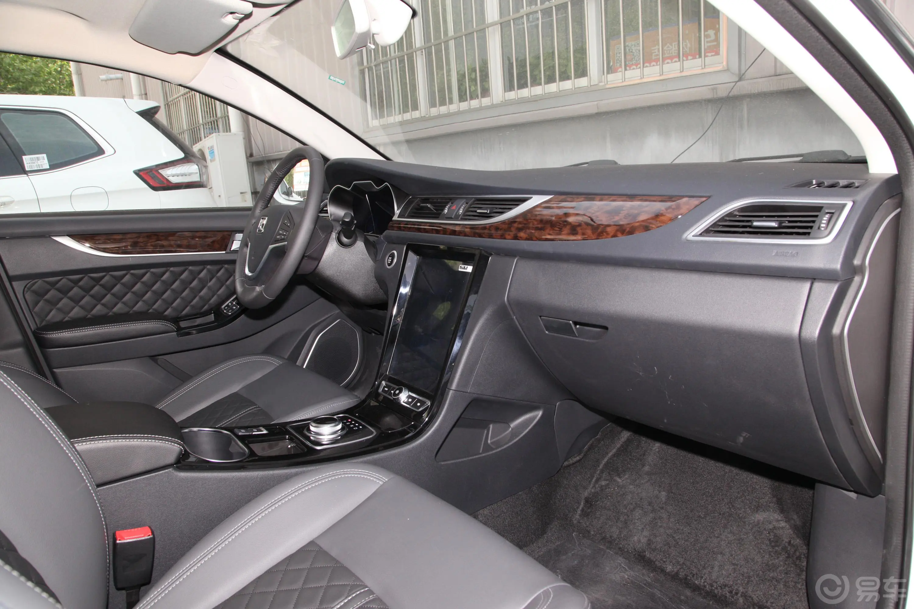 众泰Z500 EVPro 豪华版内饰全景副驾驶员方向