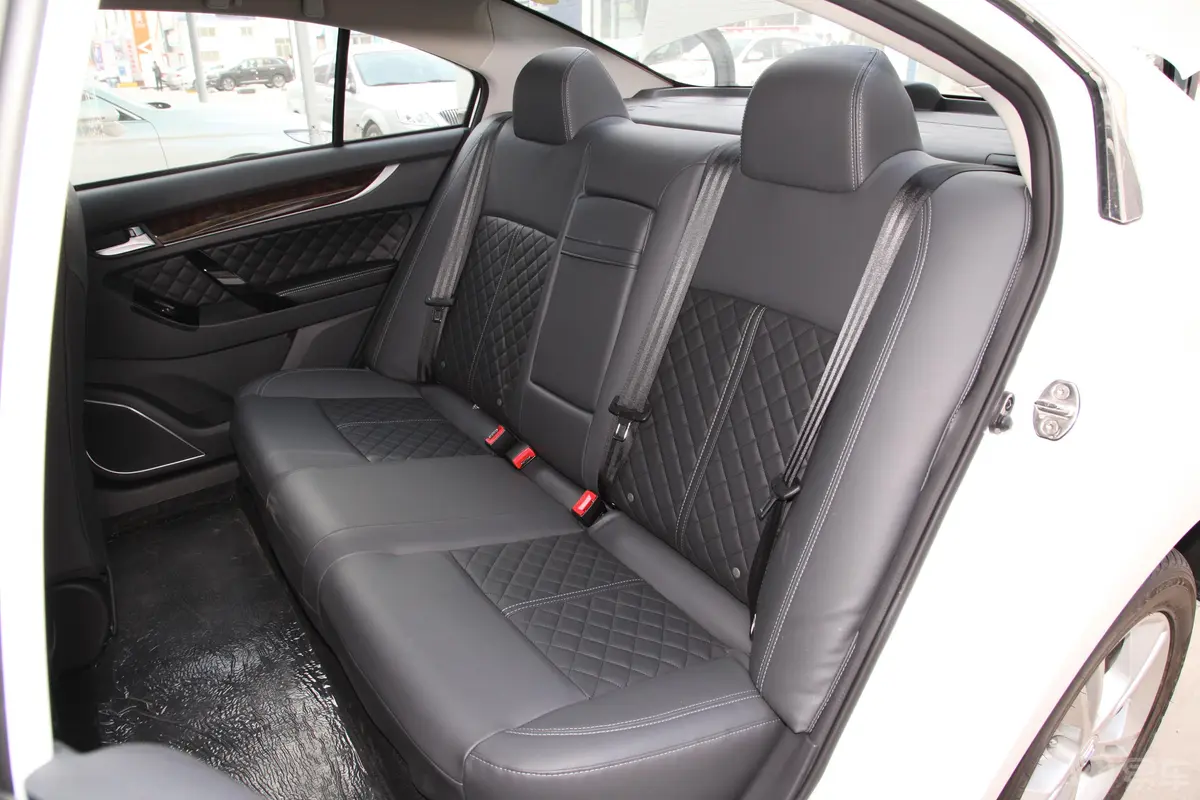 众泰Z500 EVPro 豪华版后排座椅