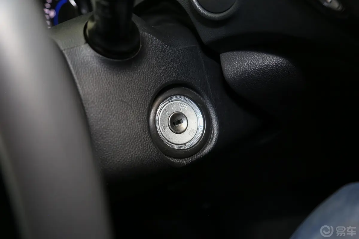 长安CS15 EV400e钥匙孔或一键启动按键