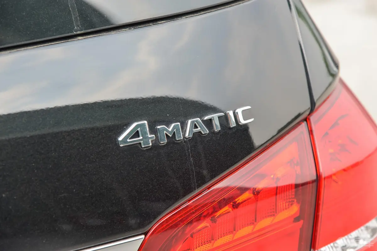 奔驰GLSGLS 400 4MATIC 动感型臻藏版外观