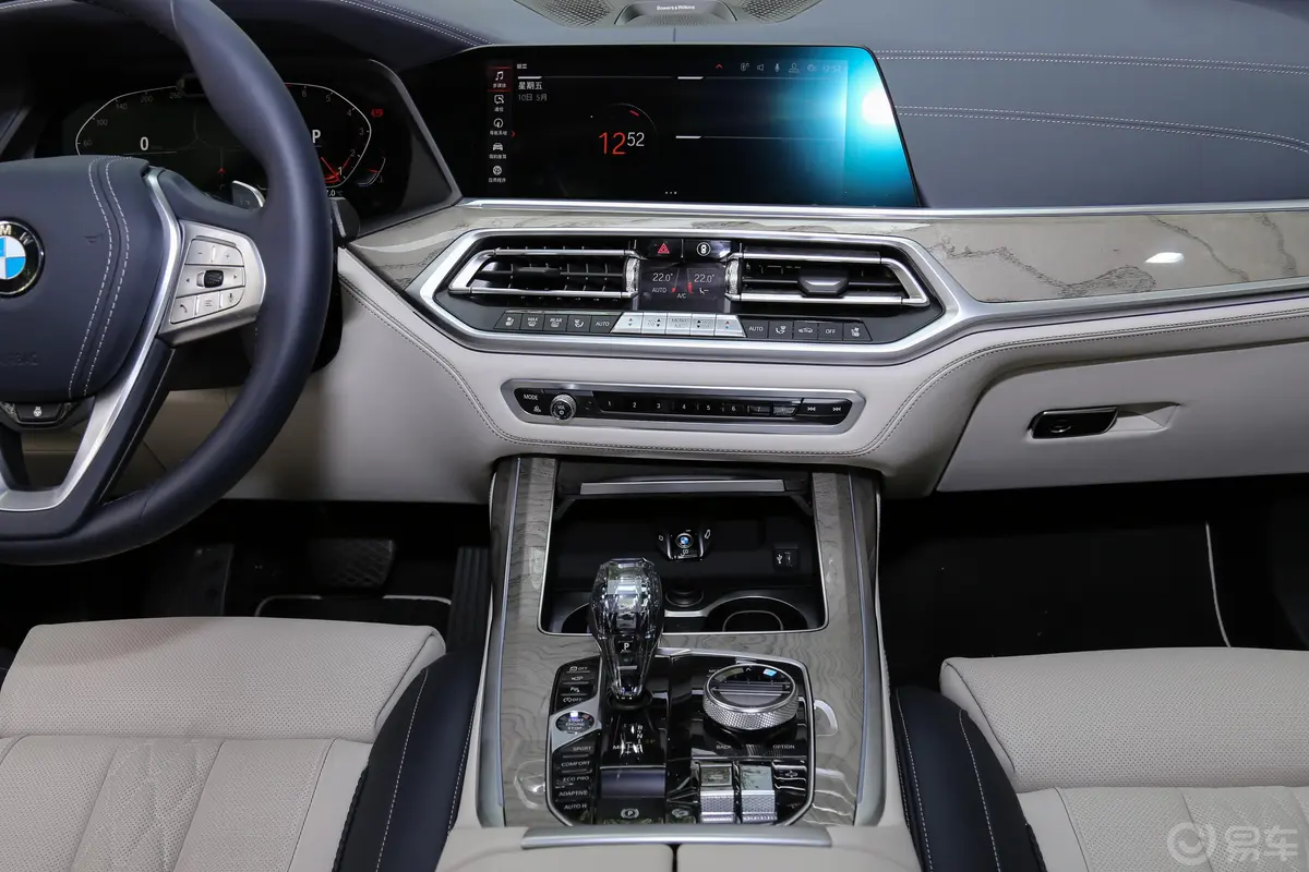 宝马X7xDrive40i 领先版 豪华套装中控台整体