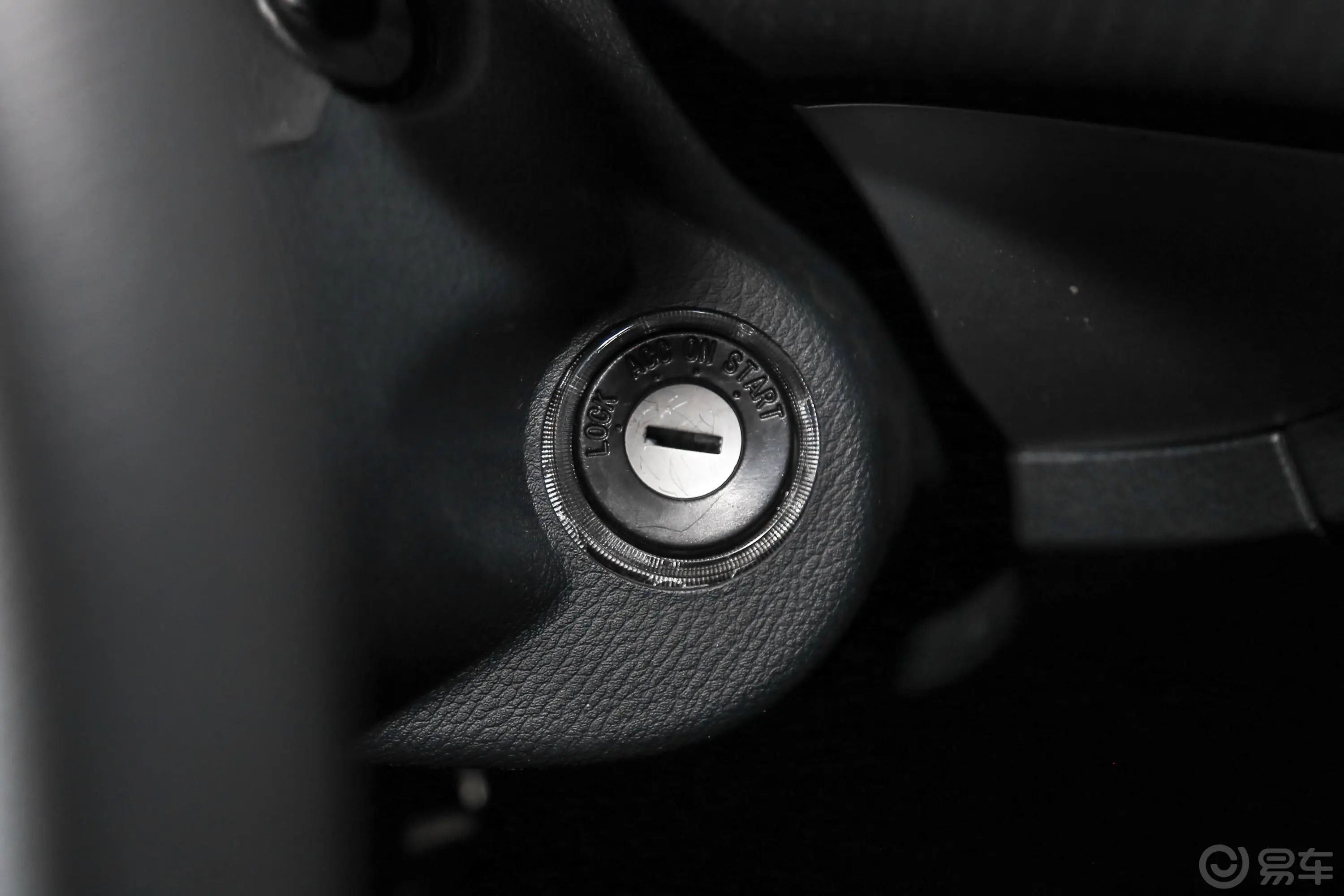 领主领主商用版 标双 2.4L 手动 两驱 豪华版 汽油 国V钥匙孔或一键启动按键