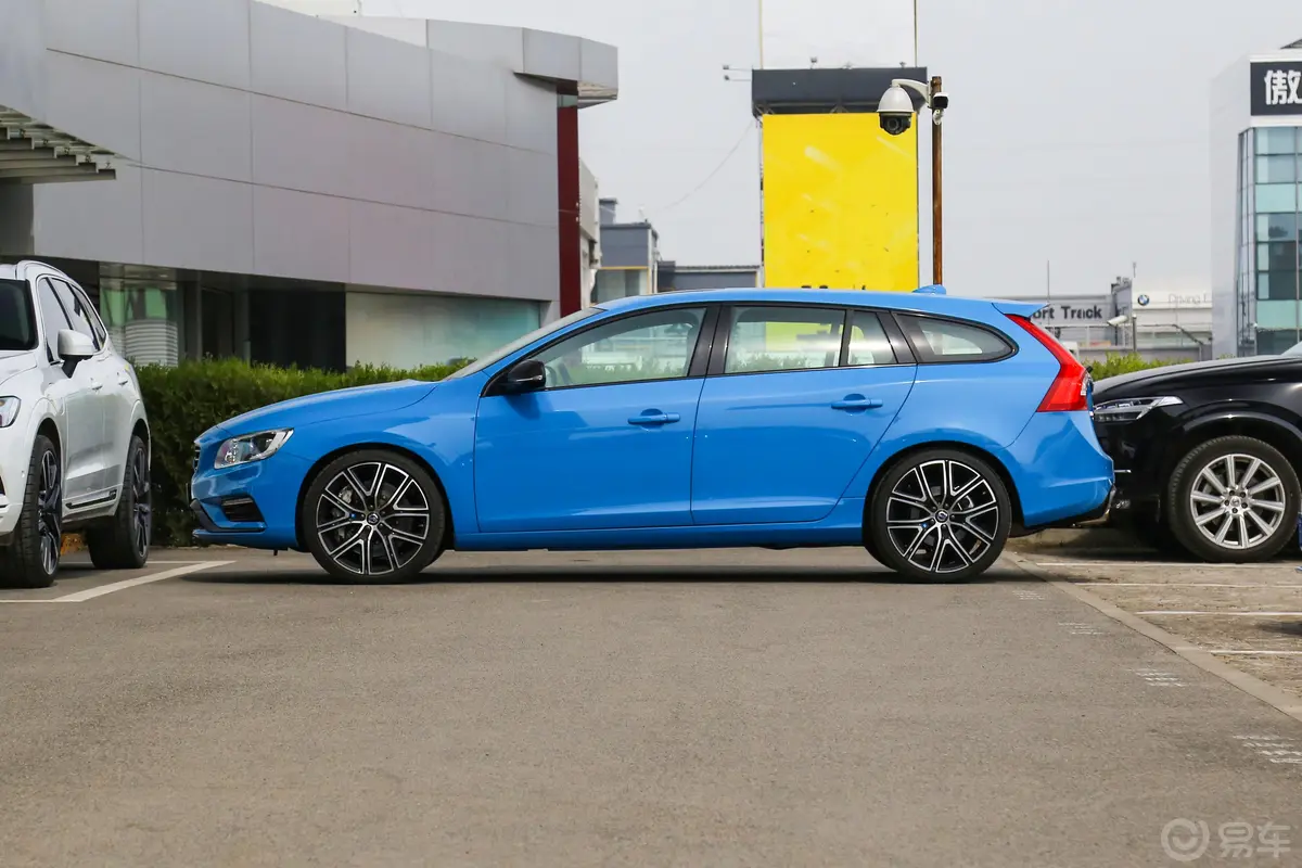 沃尔沃V60Polestar 国V正侧车头向左水平