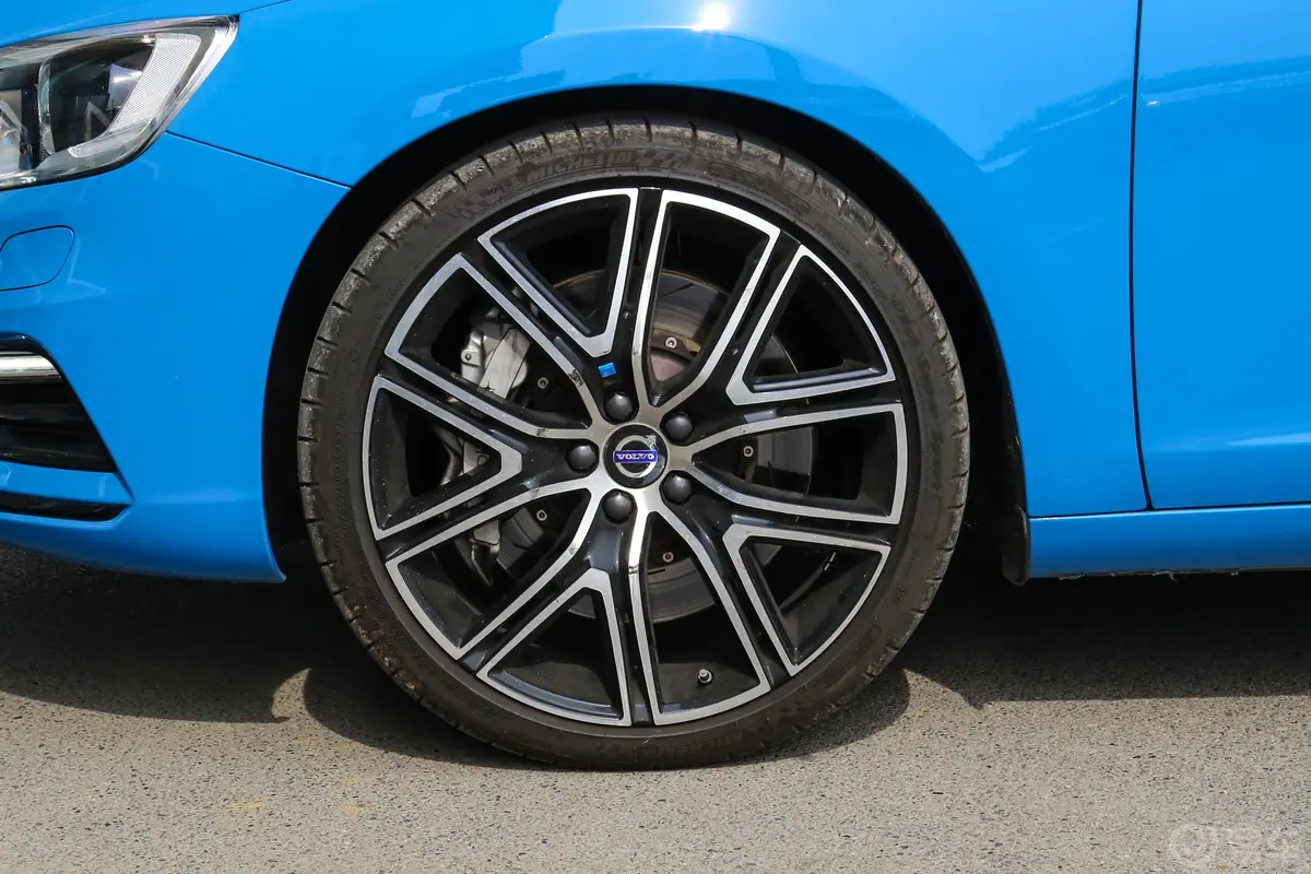 沃尔沃V60Polestar 国V前轮毂造型