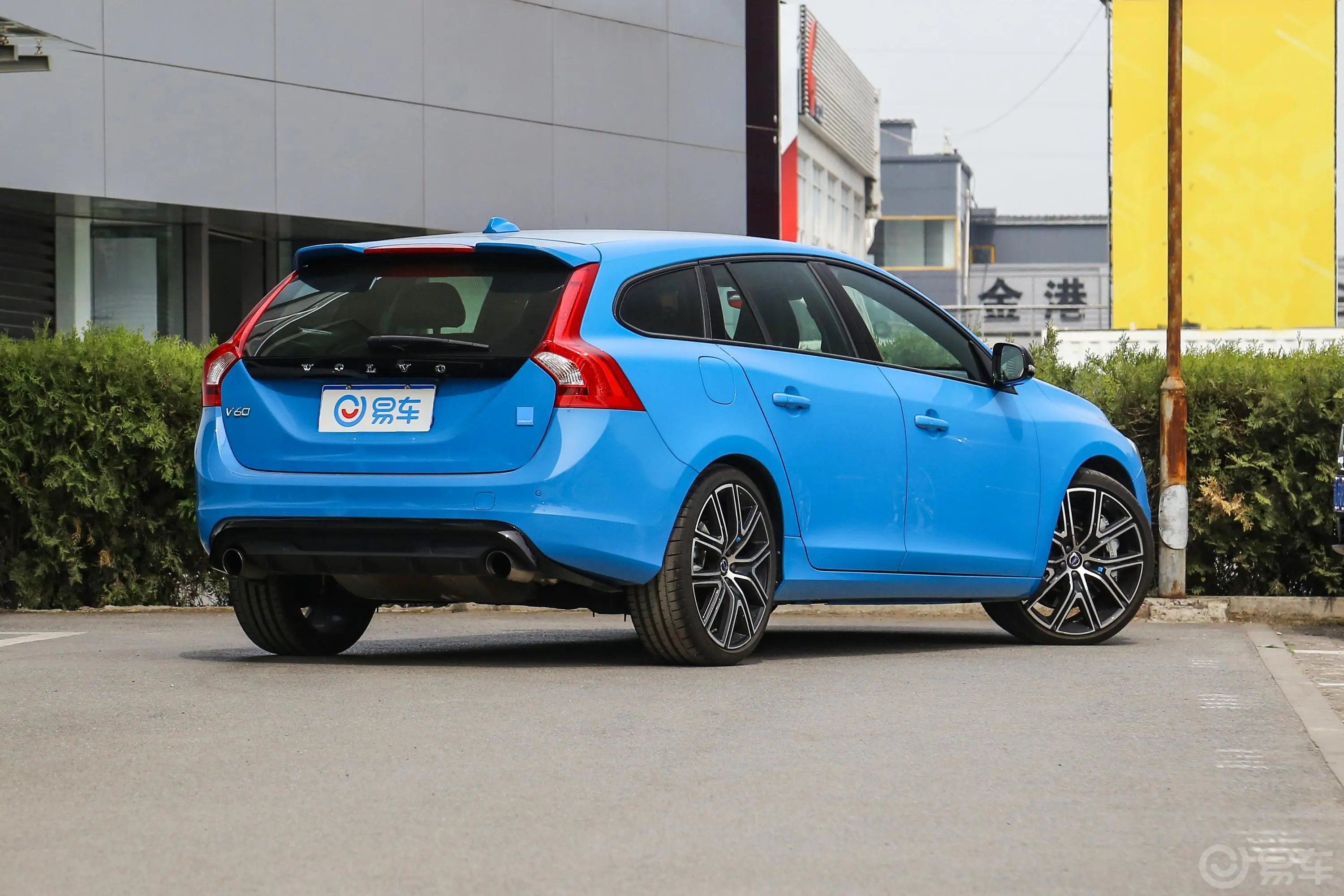 沃尔沃V60Polestar 国V侧后45度车头向右水平