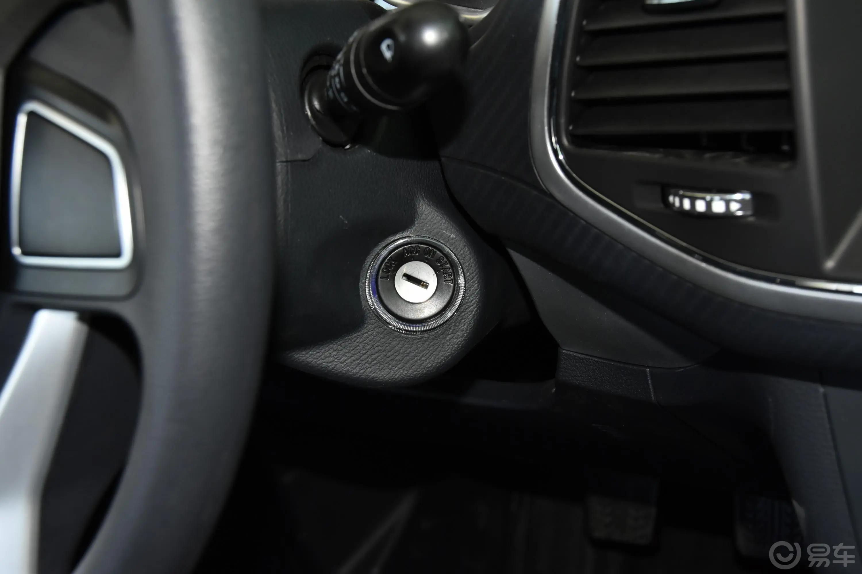 领主领主商用版 大双 2.4L 手动 两驱 标准版 汽油 国V钥匙孔或一键启动按键