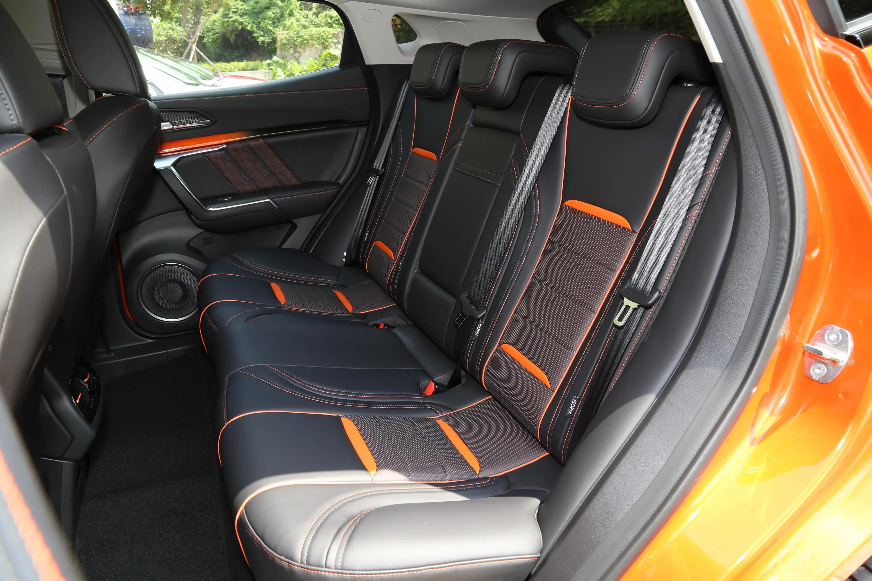 魏牌VV51.5T 双离合 两驱 倾橙限量版后排座椅