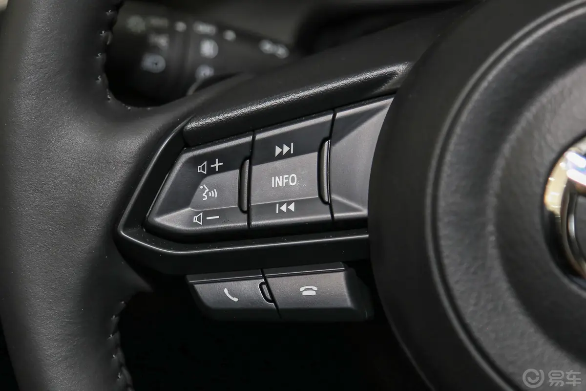 马自达3 昂克赛拉两厢 2.0L 手自一体 豪华版 国V左侧方向盘功能按键