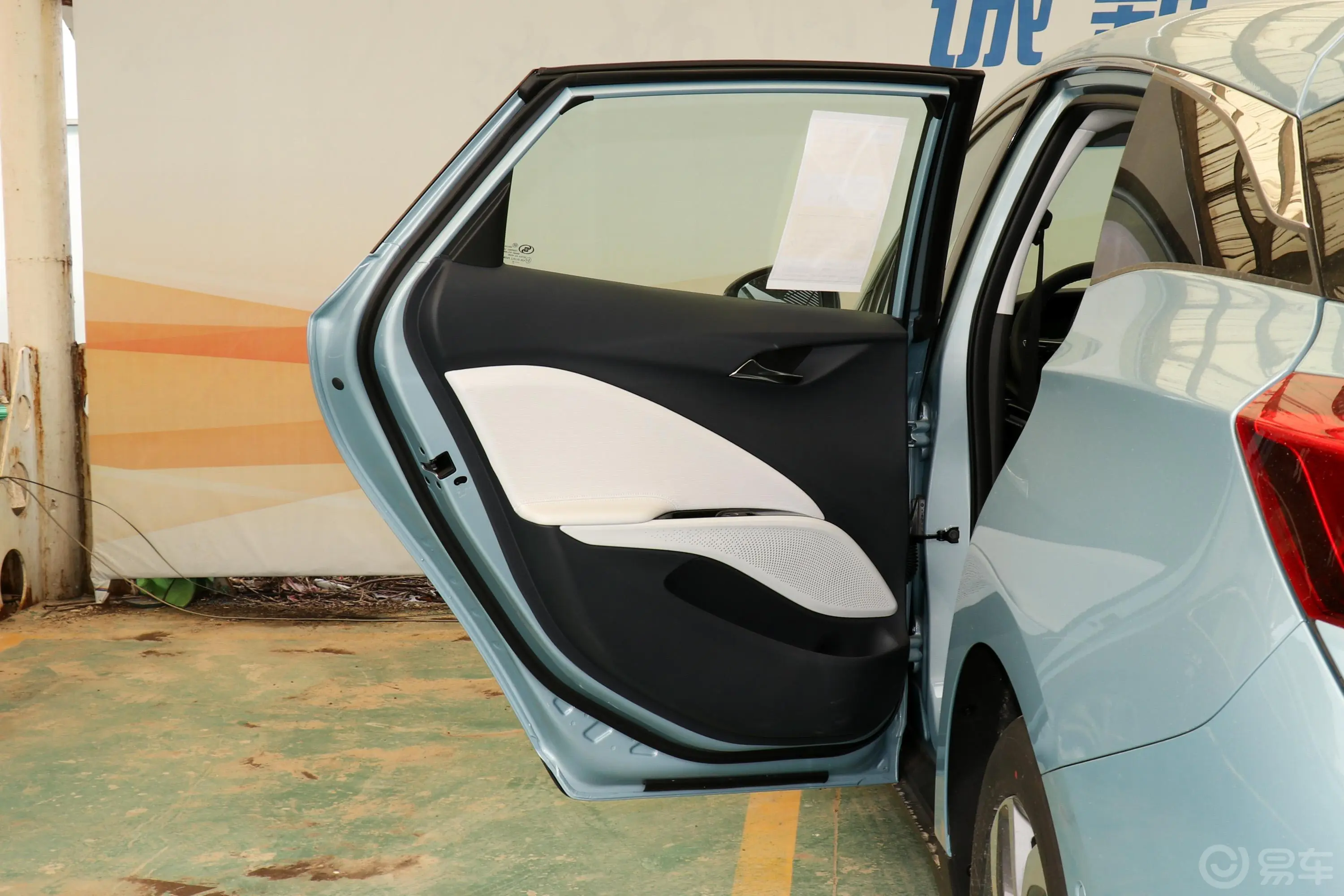 微蓝VELITE 6 纯电动互联智享版驾驶员侧后车门