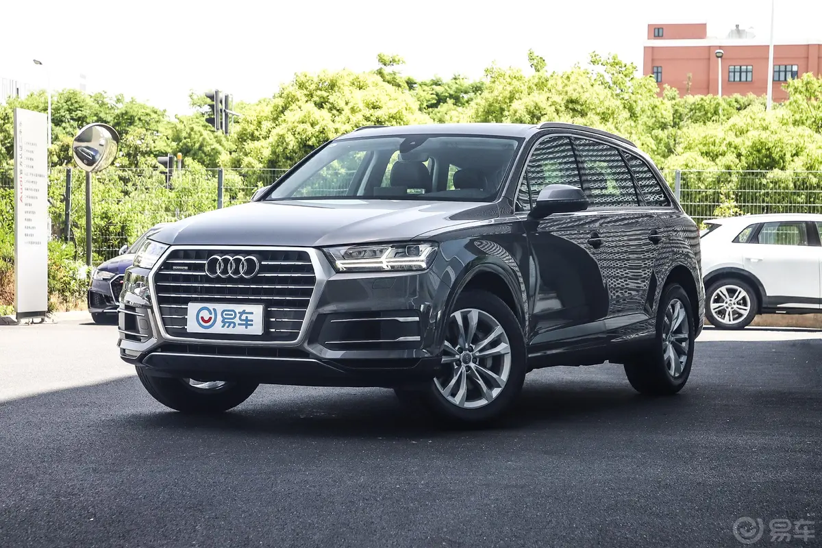 奥迪Q755 TFSI 技术版外观