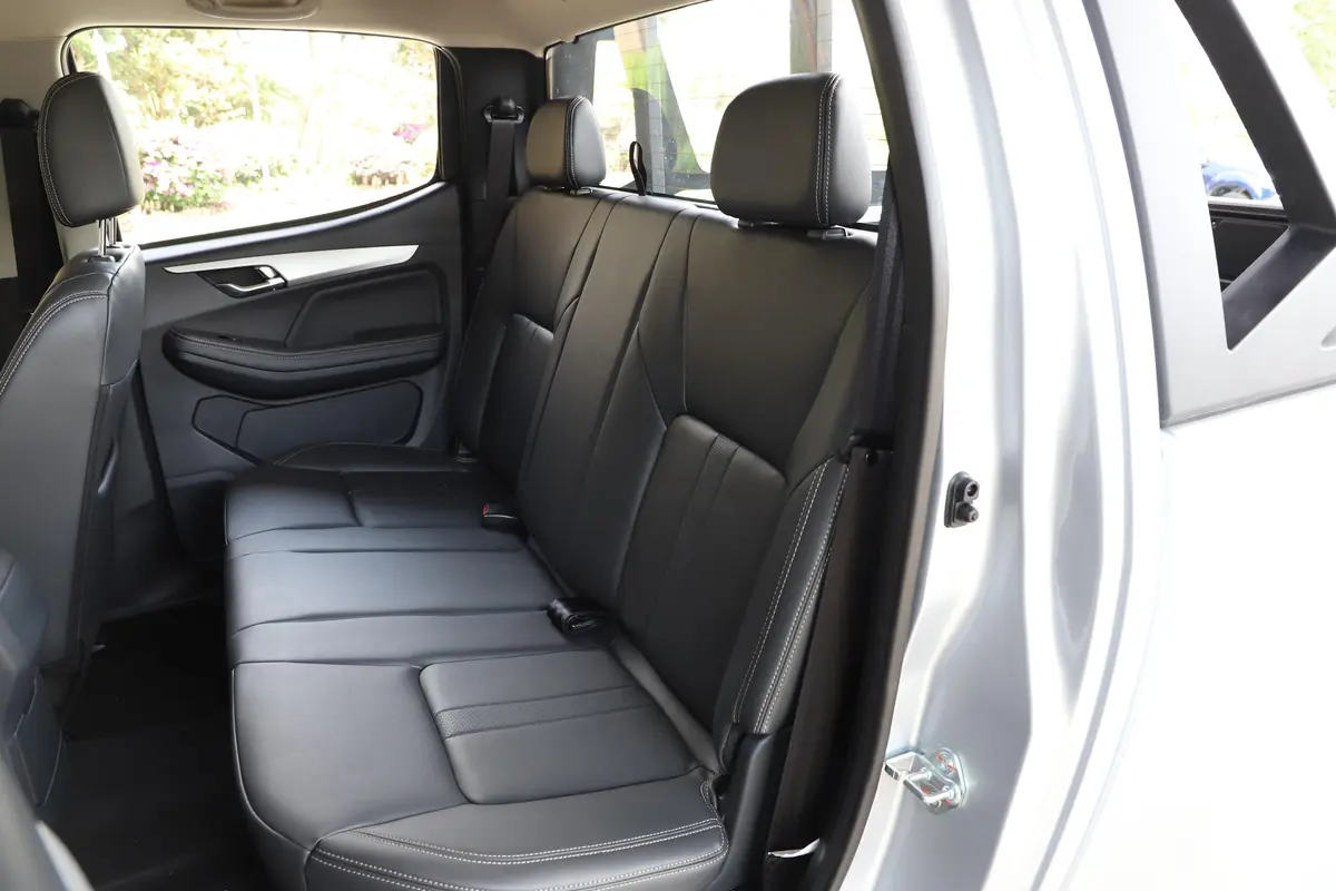 瑞迈S加长版 2.5T 手动 四驱 超豪华款 柴油 国V后排座椅