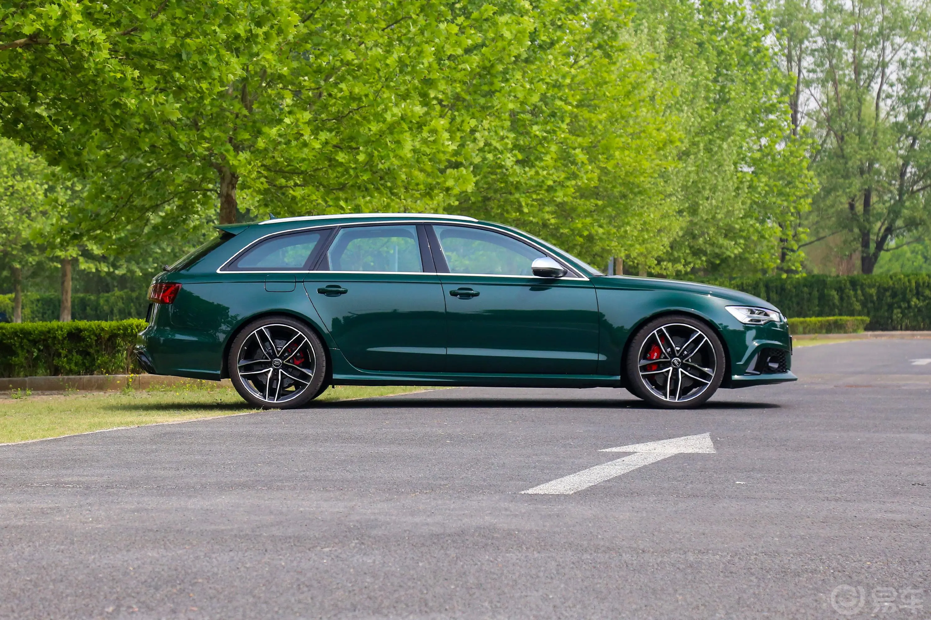 奥迪RS 64.0T Avant 尊享运动限量版外观