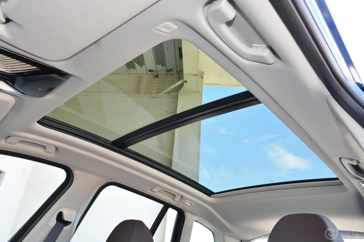 宝马X3xDrive 25i M运动套装天窗内拍关闭