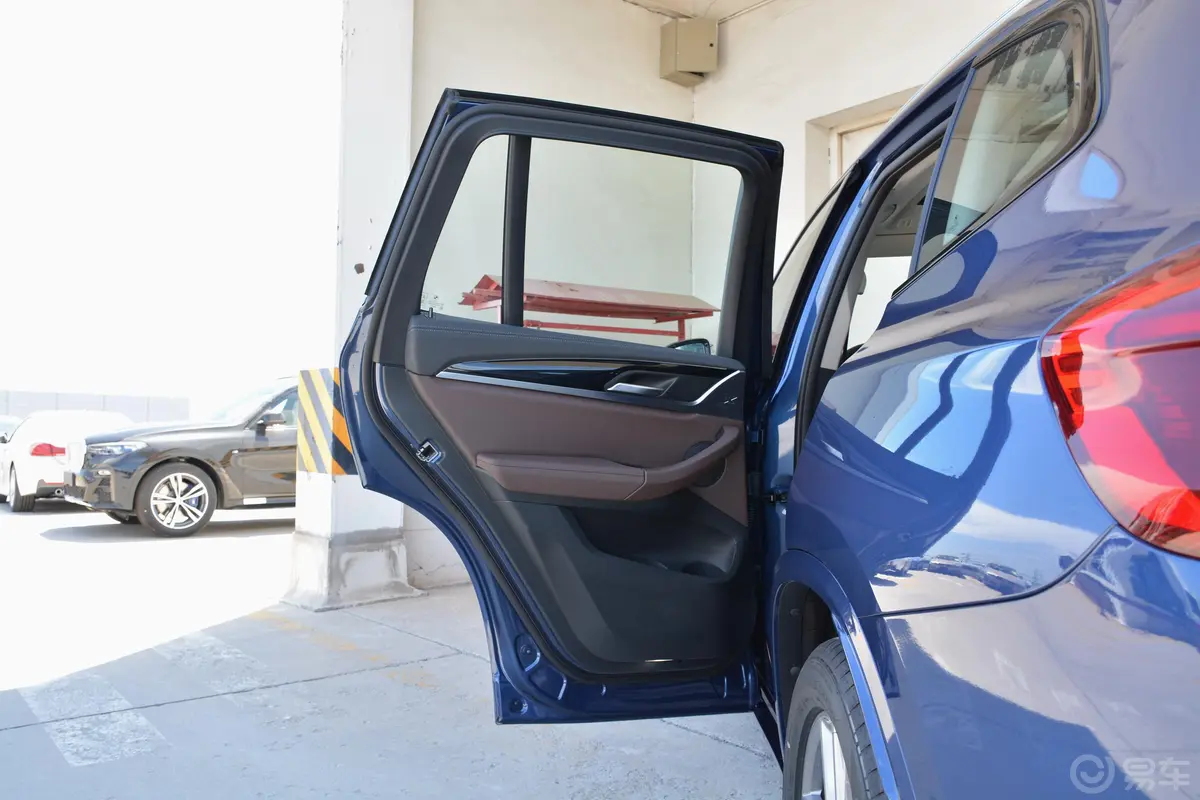 宝马X3xDrive 25i M运动套装驾驶员侧后车门