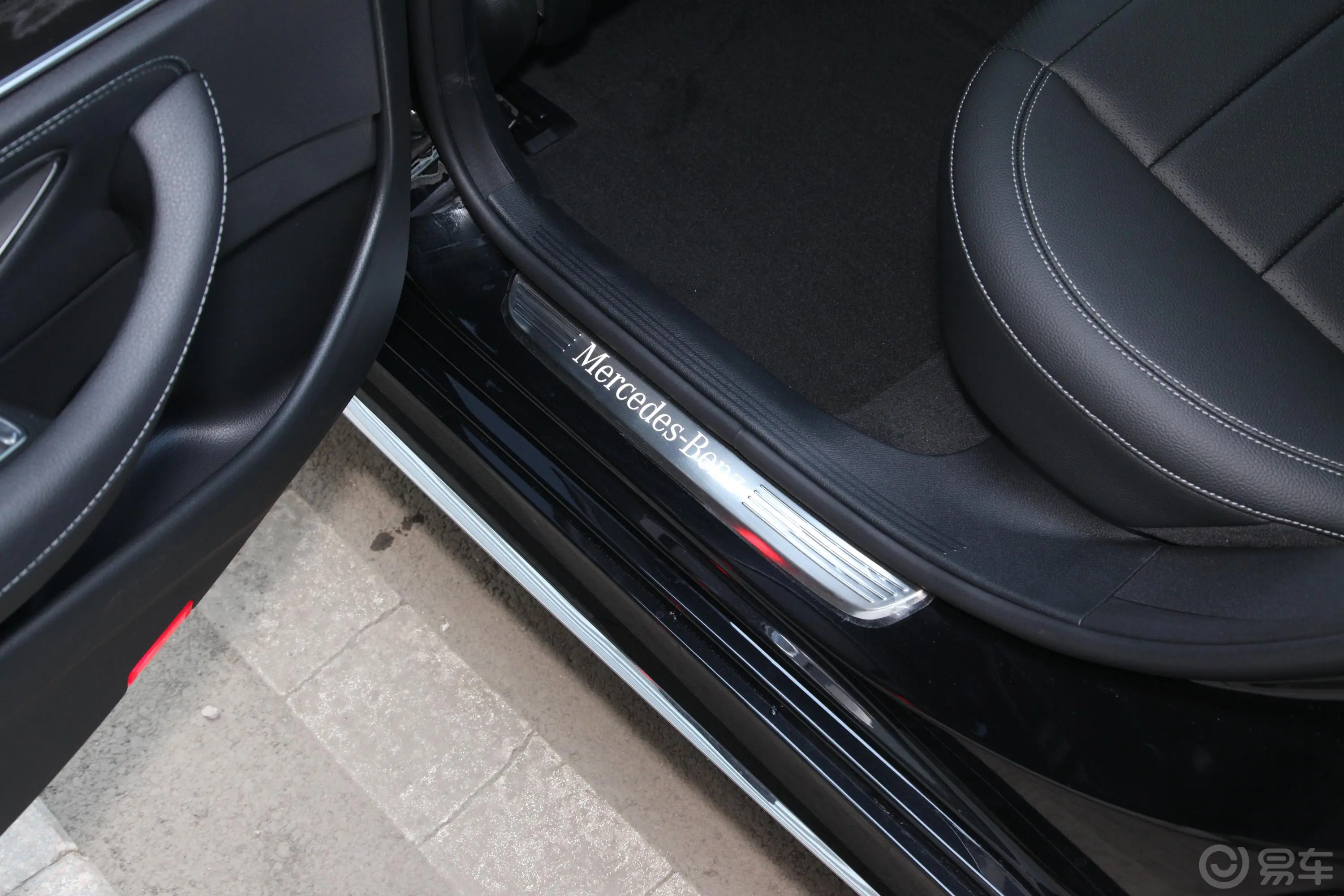 奔驰E级改款 E 300 L 豪华版 运动轿车空间