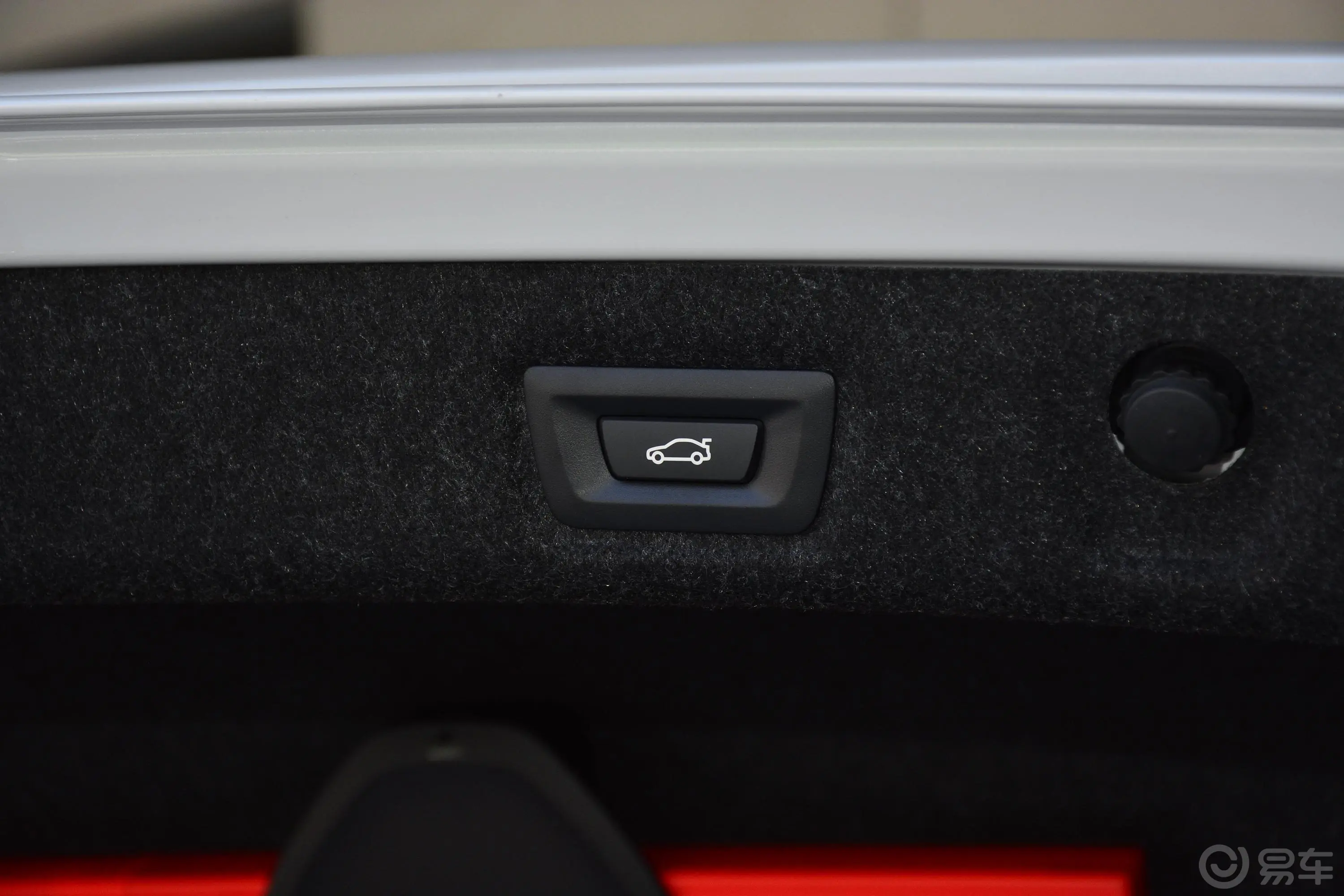 宝马5系改款 530Li 领先型 豪华套装电动尾门按键（手动扶手）