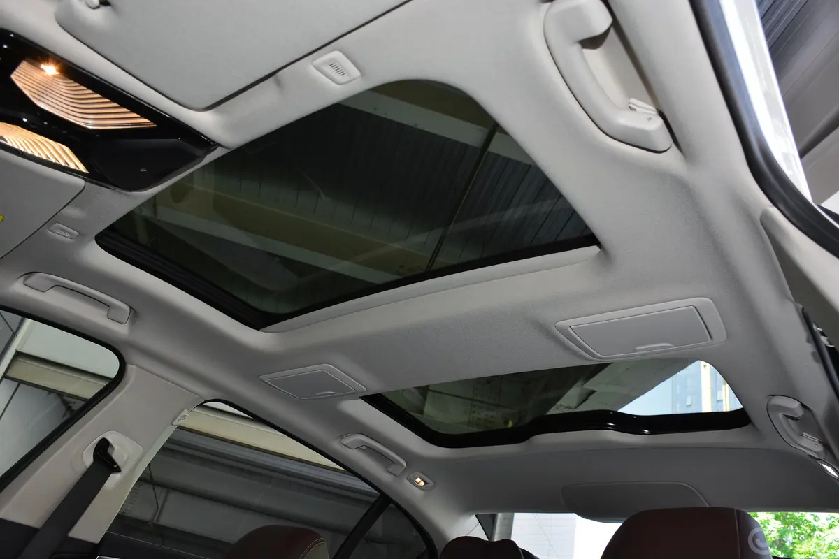 宝马5系改款 530Li 领先型 豪华套装天窗内拍关闭
