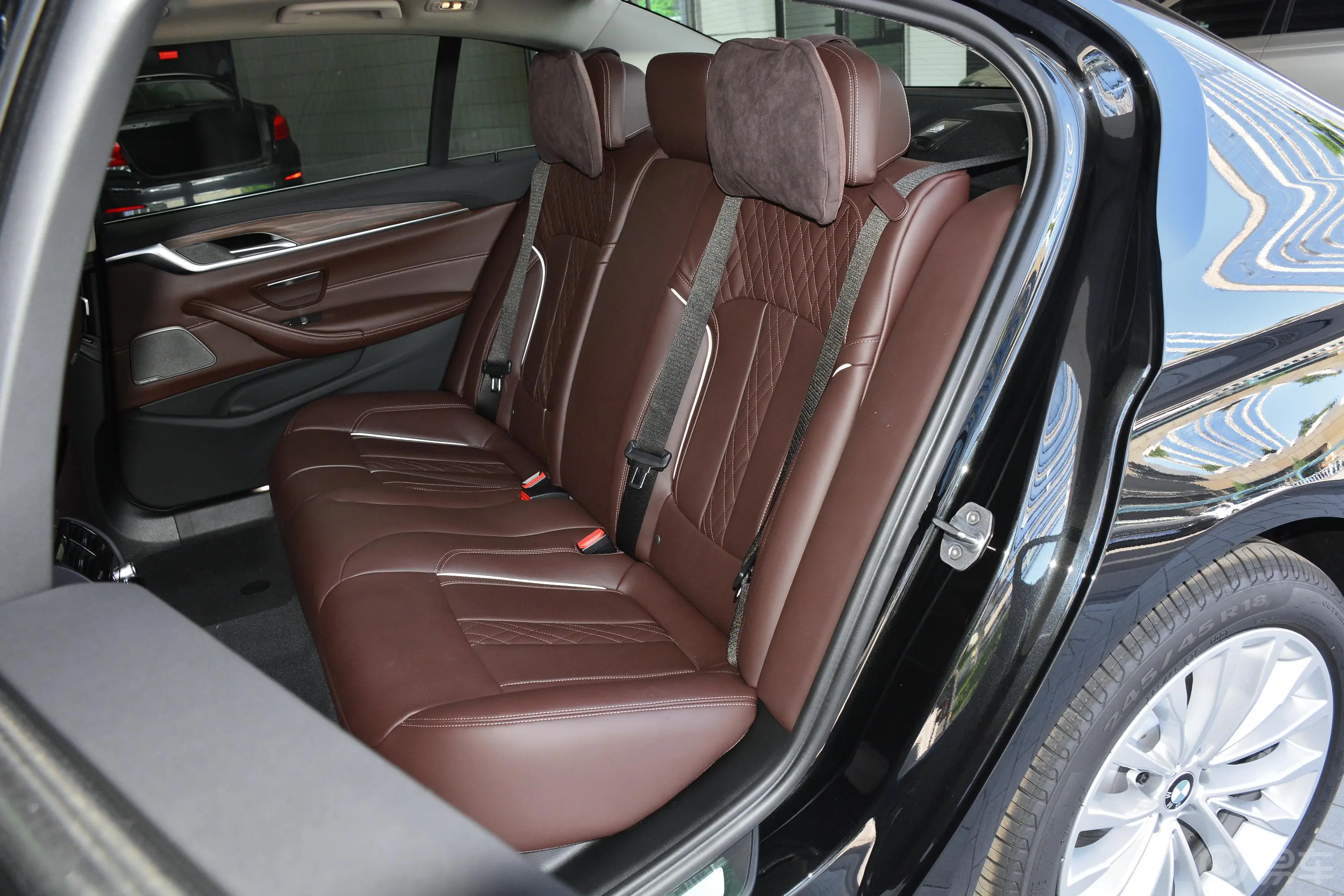 宝马5系改款 530Li 尊享型 豪华套装后排座椅