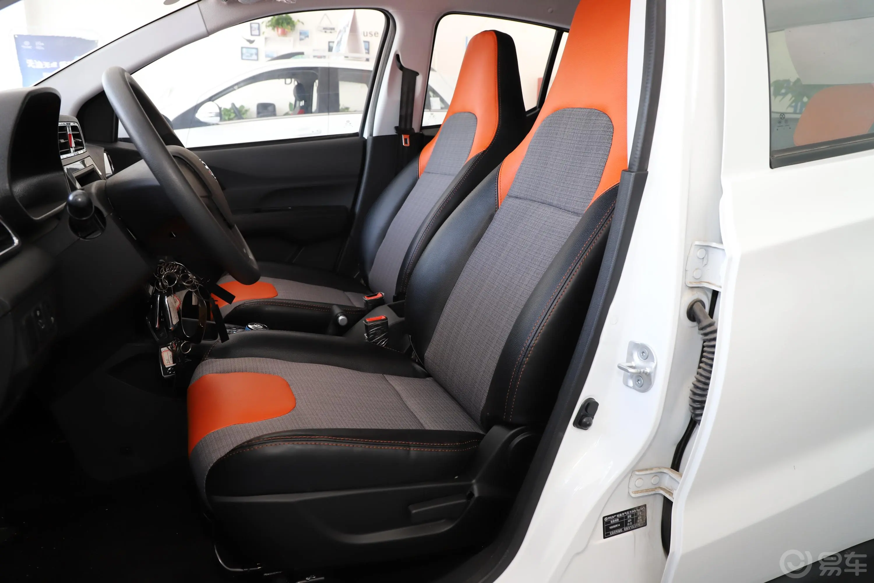 北汽新能源ECEC220 标准版驾驶员座椅