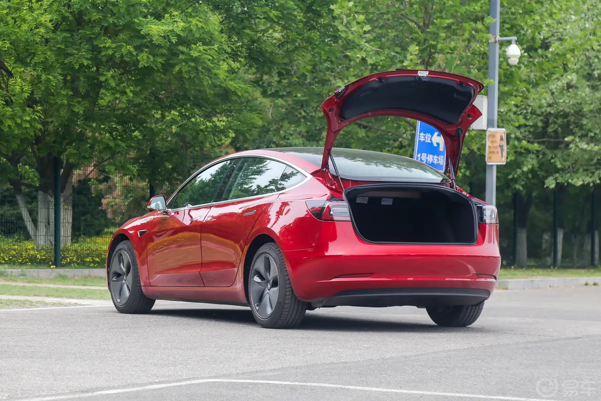 Model 3(进口)长续航全轮驱动版空间