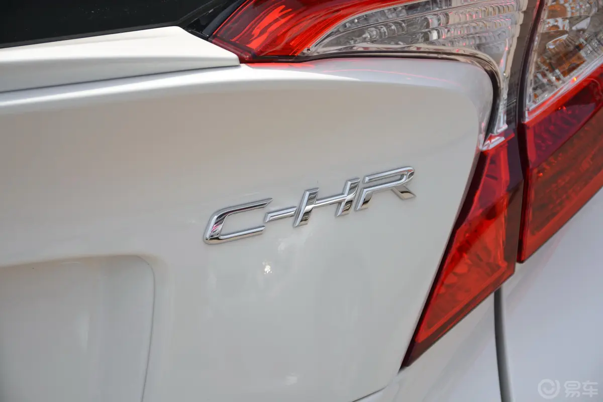 丰田C-HR2.0L CVT 酷越领先版 国VI外观