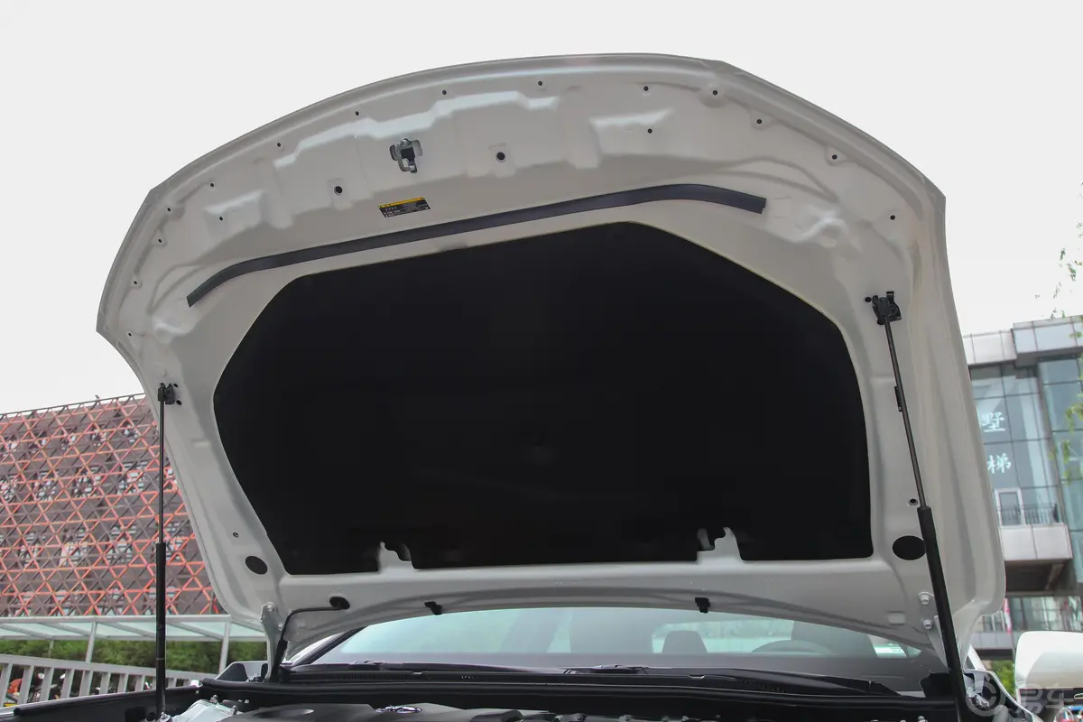 亚洲龙2.5L 手自一体 Touring尊贵版 国VI发动机舱盖内侧