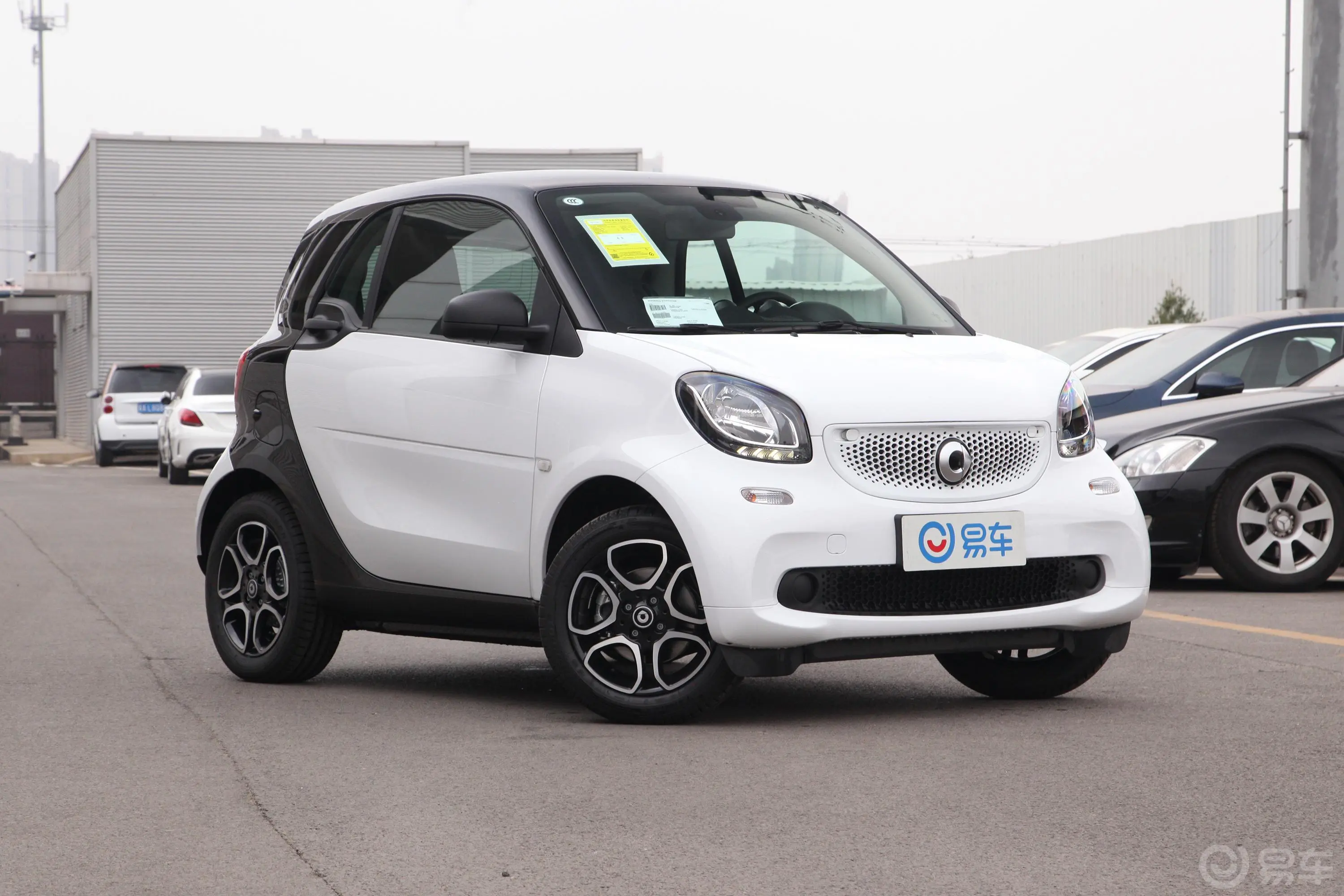 smart fortwo0.9T 66千瓦硬顶风擎版 国VI侧前45度车头向右水平