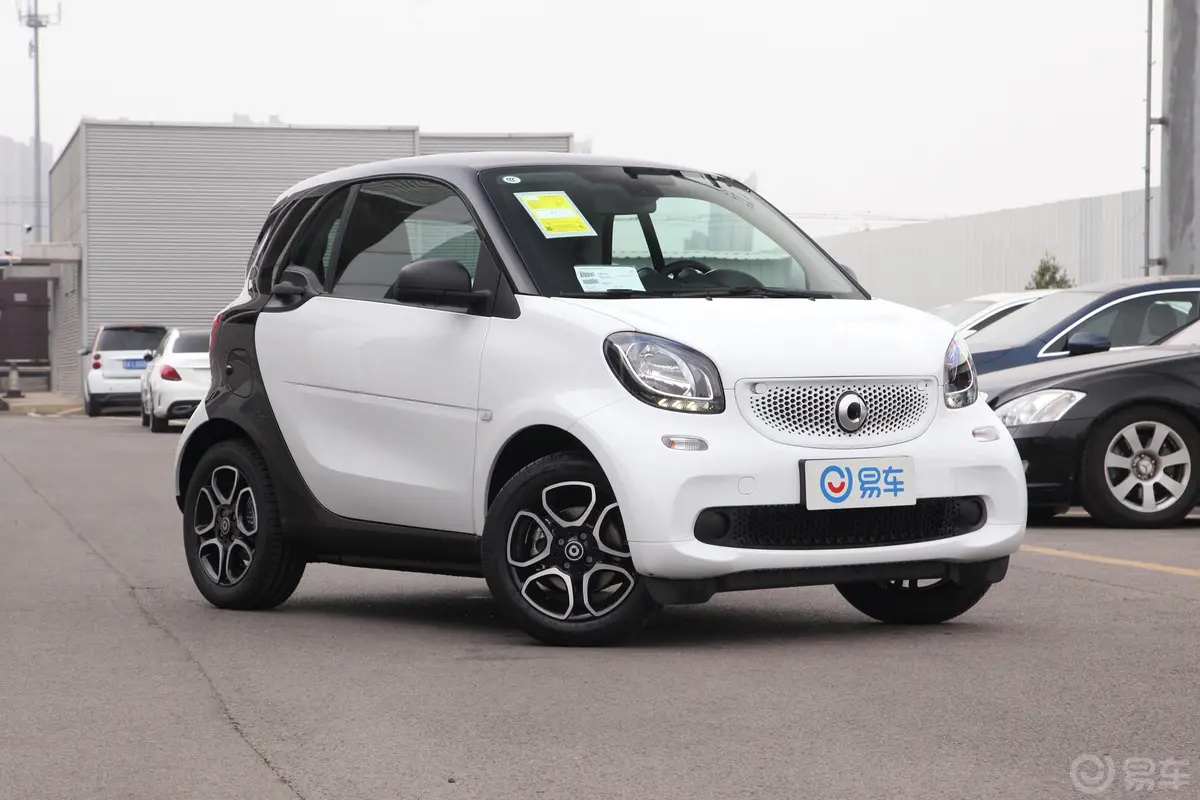 smart fortwo0.9T 66千瓦硬顶风擎版 国VI外观