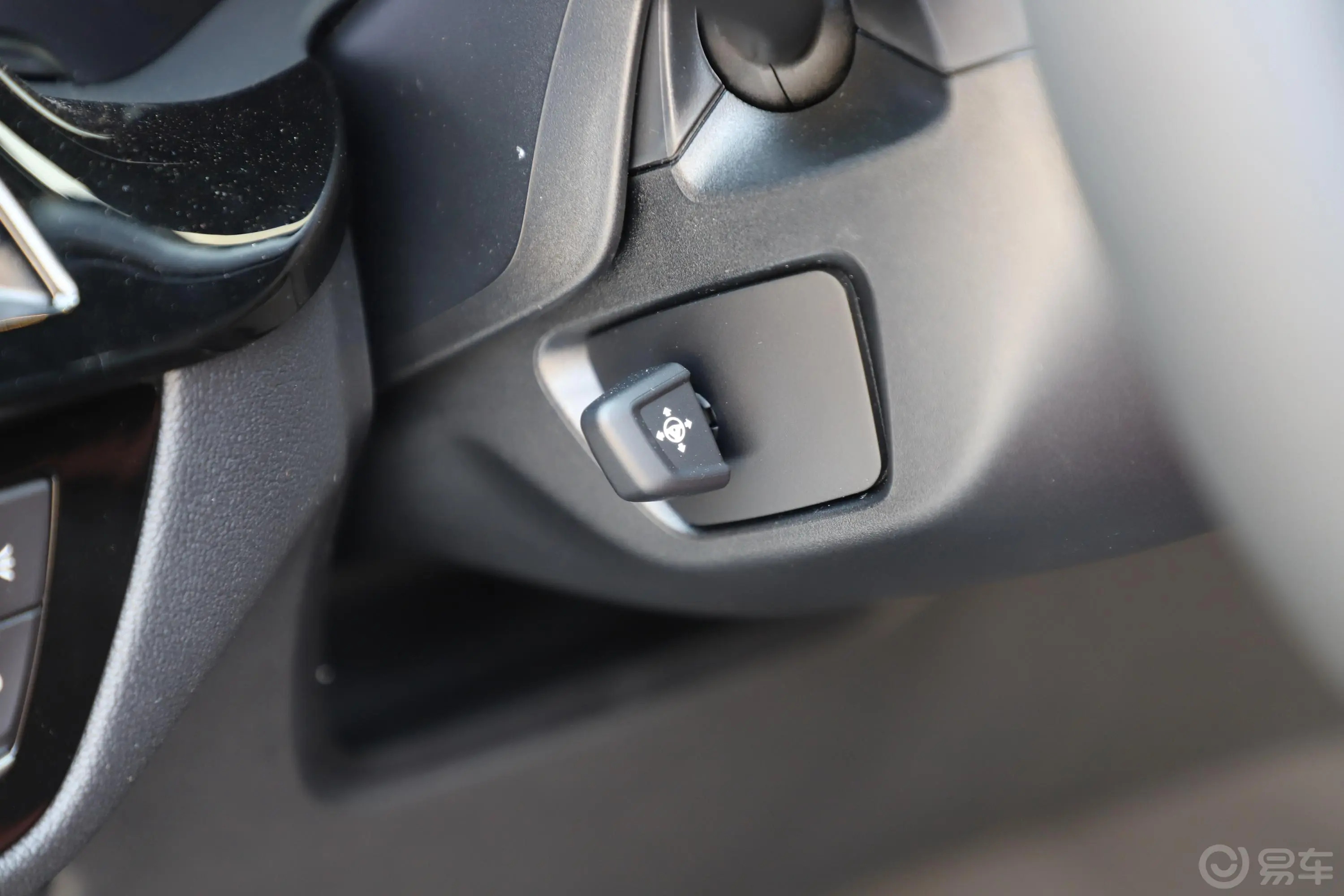 宝马5系改款 530Li xDrive M运动套装方向盘调节