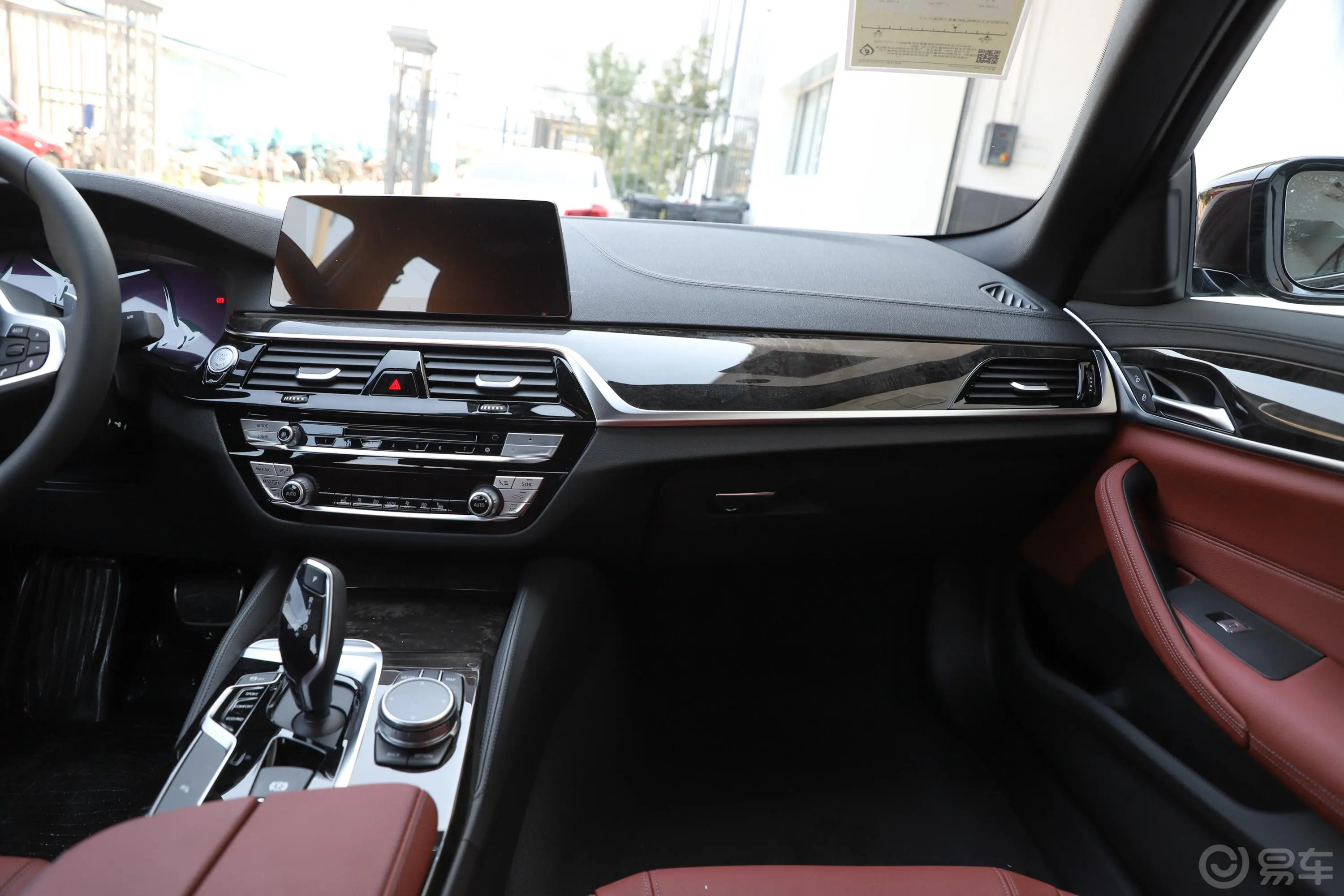 宝马5系改款 530Li xDrive M运动套装副驾驶位区域
